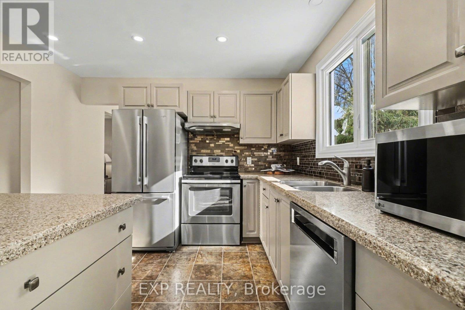 24 Woodburn Drive, Ottawa, Ontario  K1B 3A7 - Photo 9 - X12814212