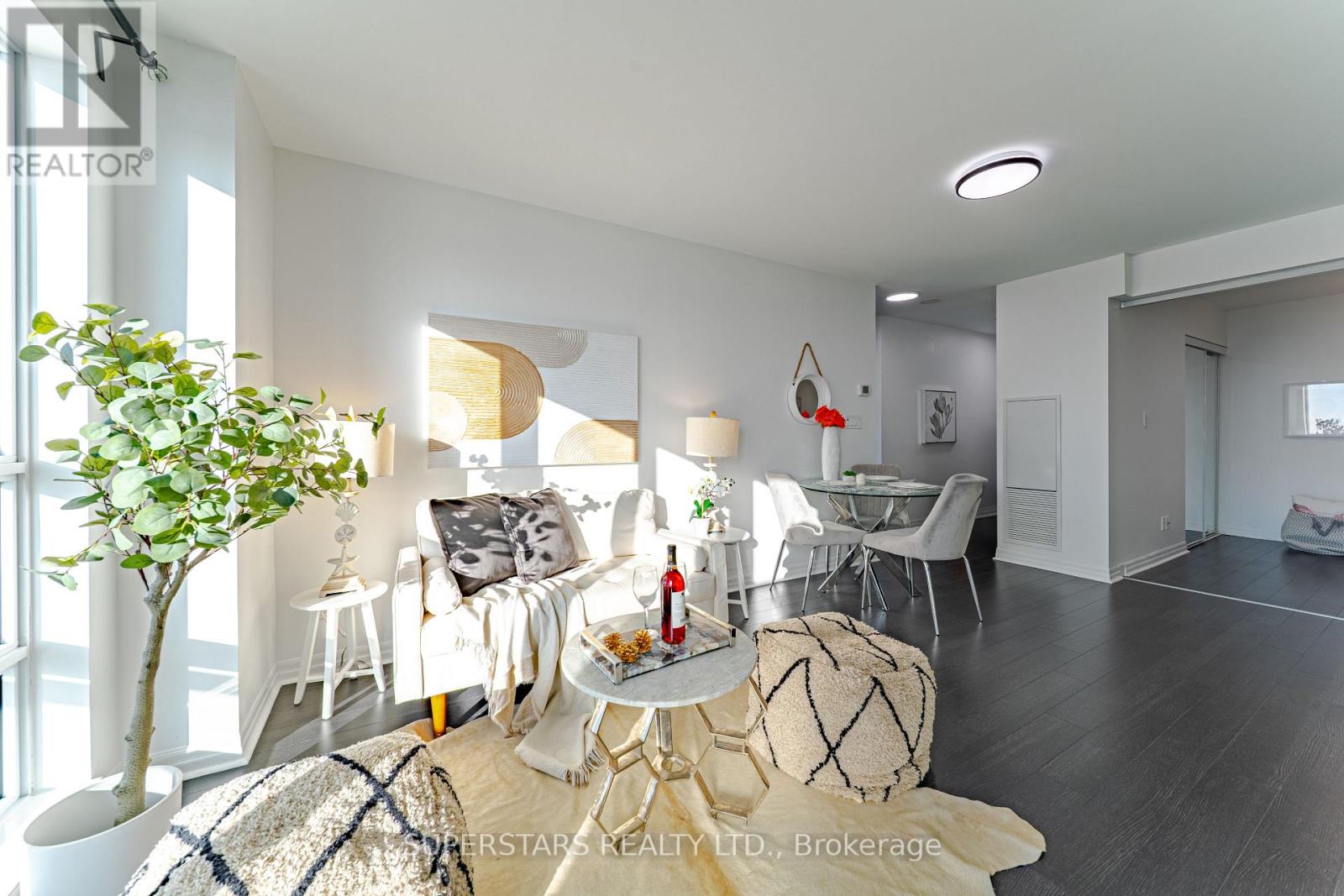 2211 - 2015 Sheppard Avenue E, Toronto, Ontario  M2J 0B3 - Photo 2 - C12814142