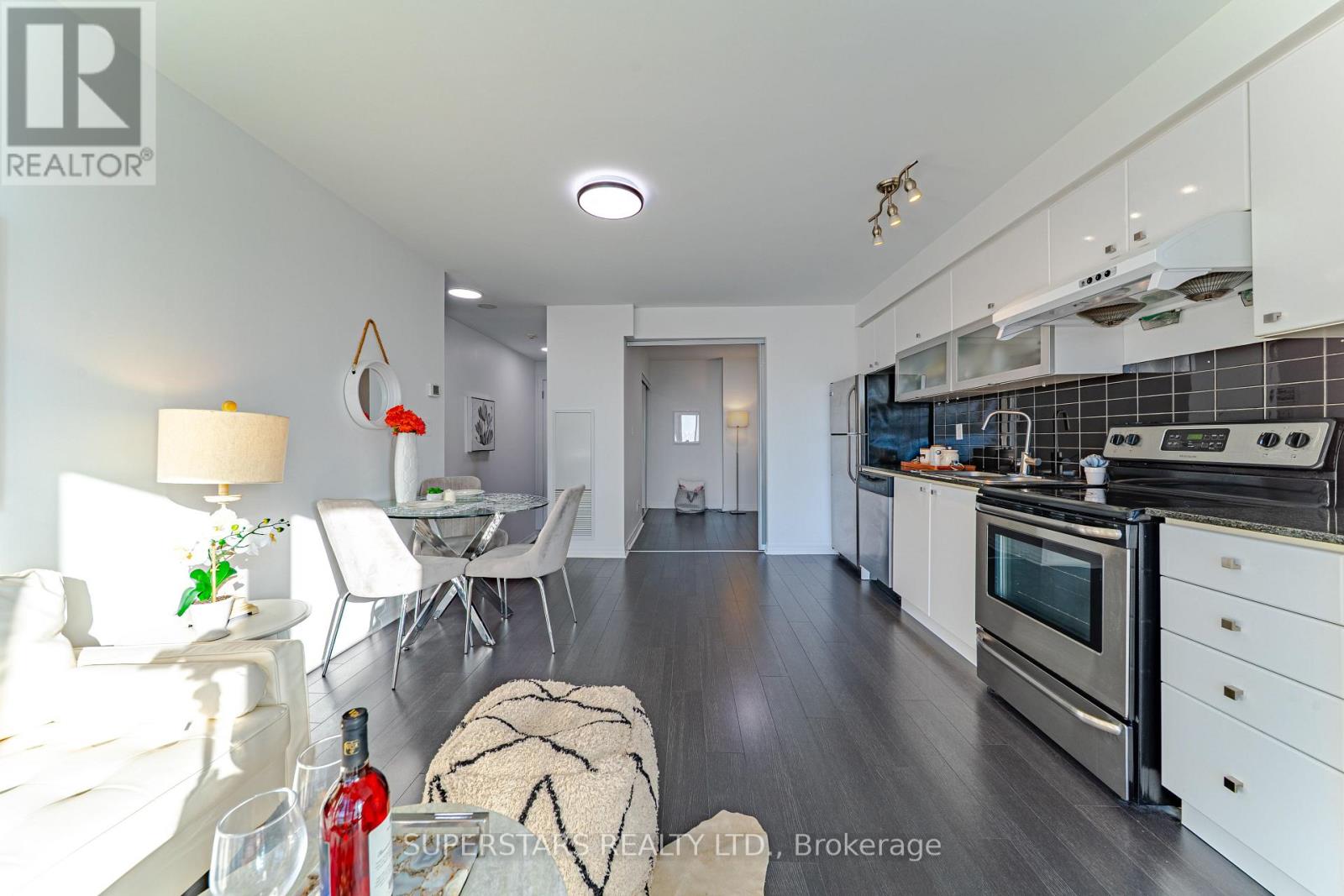 2211 - 2015 Sheppard Avenue E, Toronto, Ontario  M2J 0B3 - Photo 4 - C12814142