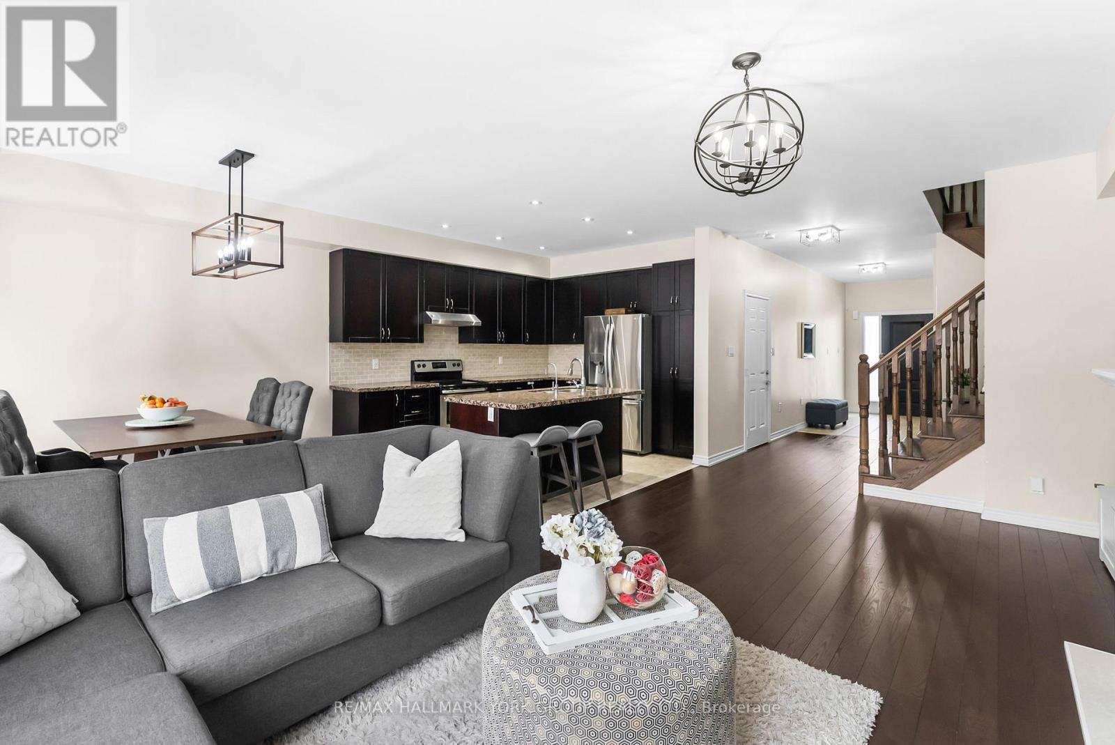 13 Charmuse Lane, East Gwillimbury, Ontario  L9N 1K9 - Photo 4 - N12814188