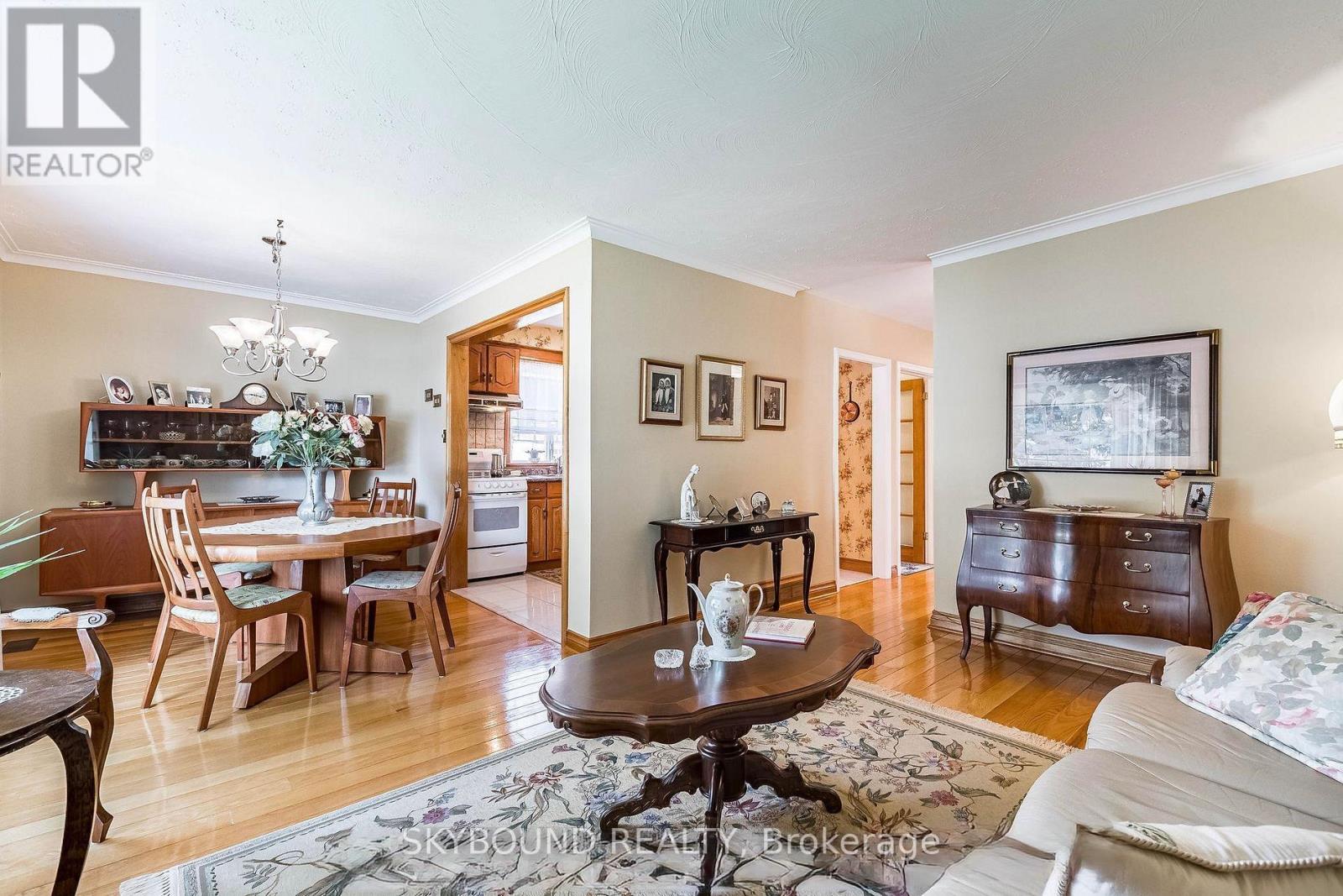 33 Bradstock Road S, Toronto (Humbermede), Ontario  M9M 1M9 - Photo 10 - W12814134