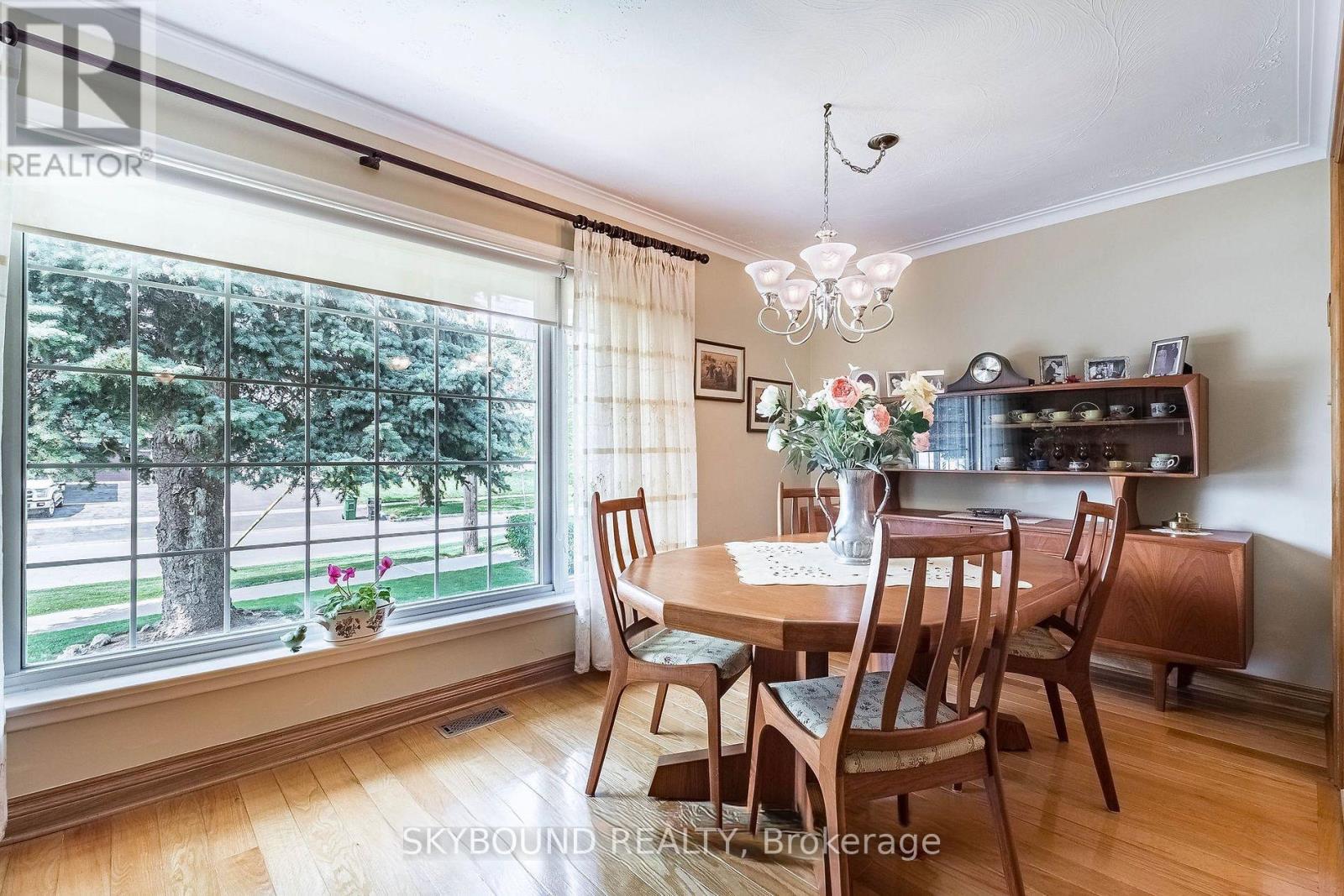 33 Bradstock Road S, Toronto (Humbermede), Ontario  M9M 1M9 - Photo 11 - W12814134