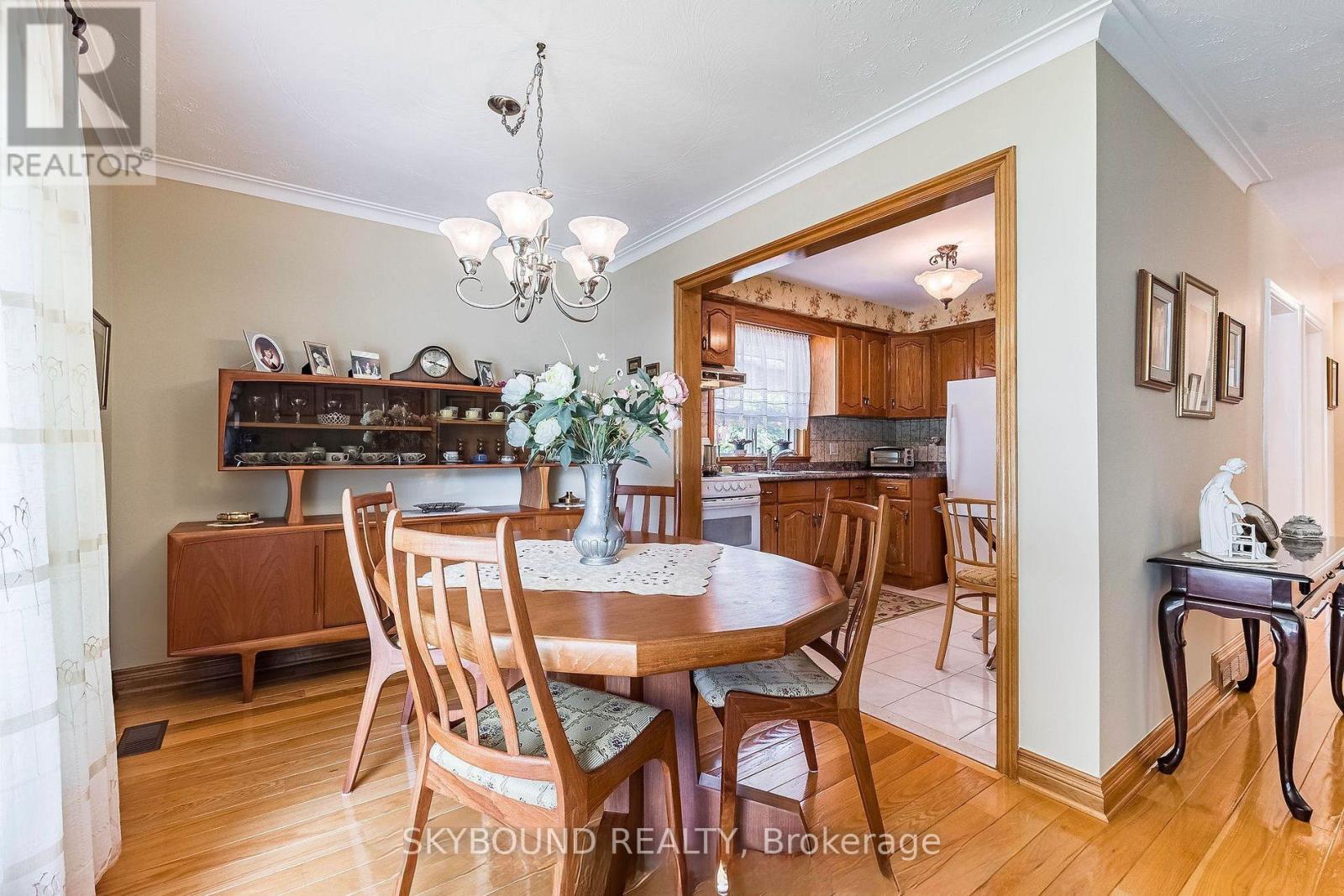 33 Bradstock Road S, Toronto (Humbermede), Ontario  M9M 1M9 - Photo 12 - W12814134