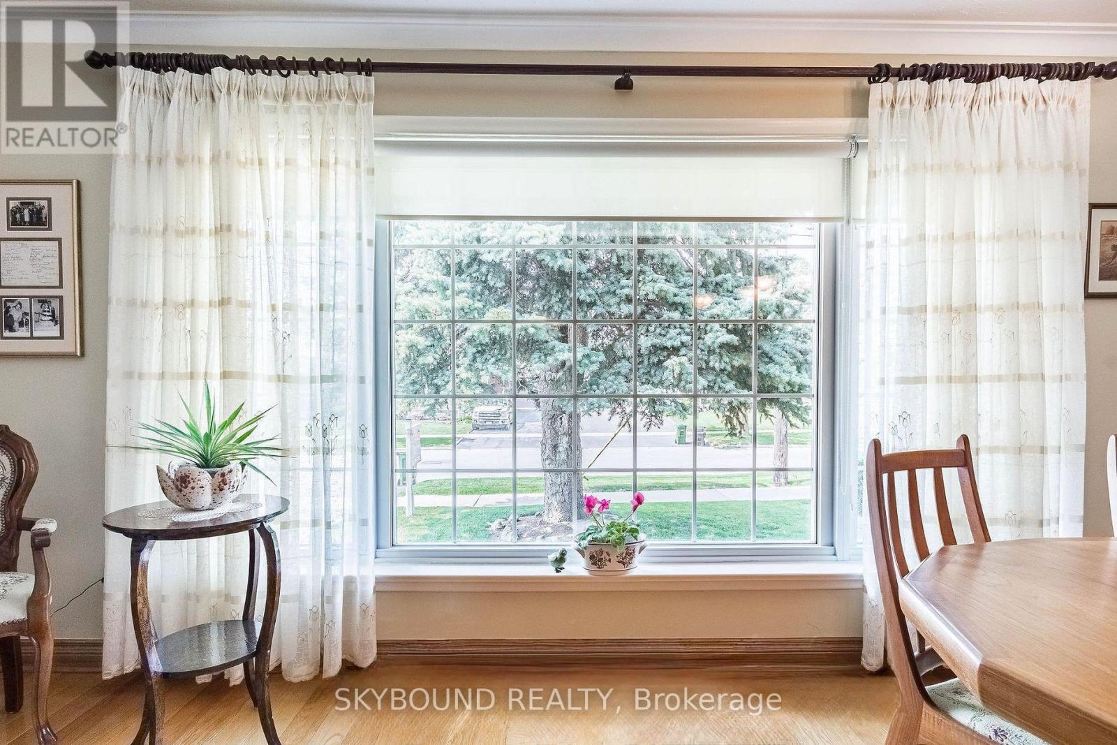 33 Bradstock Road S, Toronto (Humbermede), Ontario  M9M 1M9 - Photo 13 - W12814134