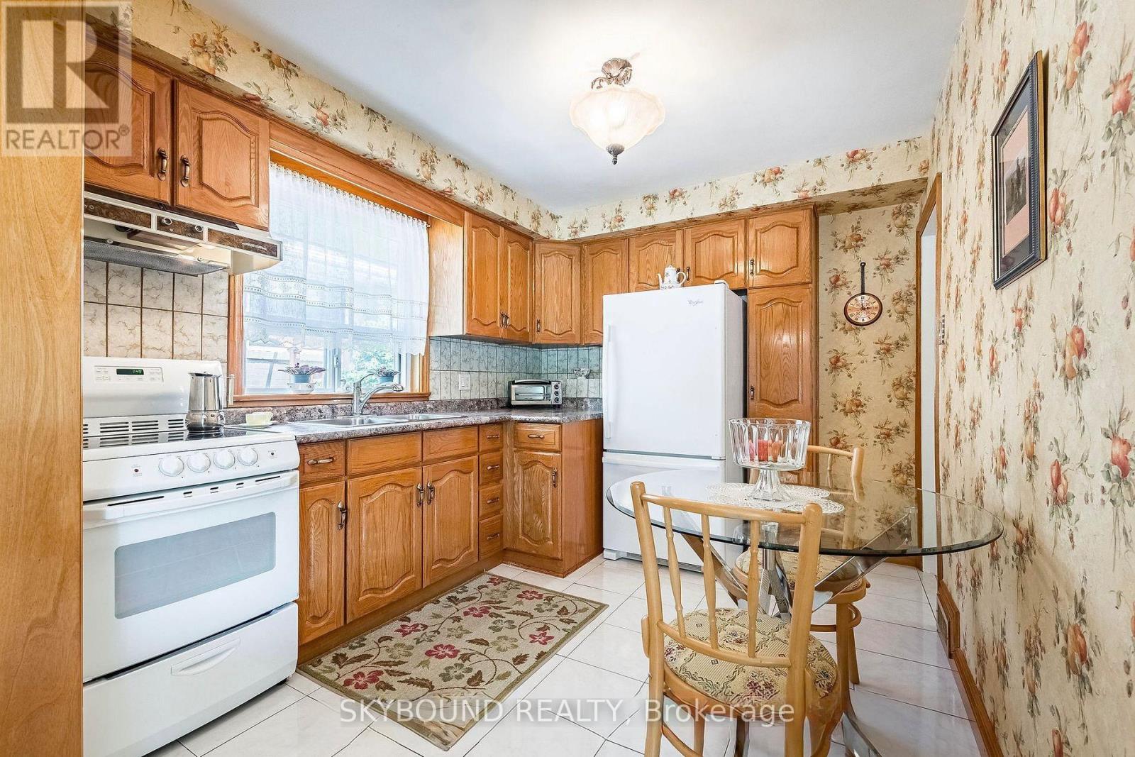 33 Bradstock Road S, Toronto (Humbermede), Ontario  M9M 1M9 - Photo 14 - W12814134
