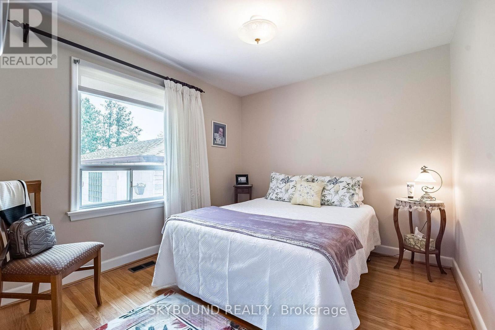 33 Bradstock Road S, Toronto (Humbermede), Ontario  M9M 1M9 - Photo 17 - W12814134