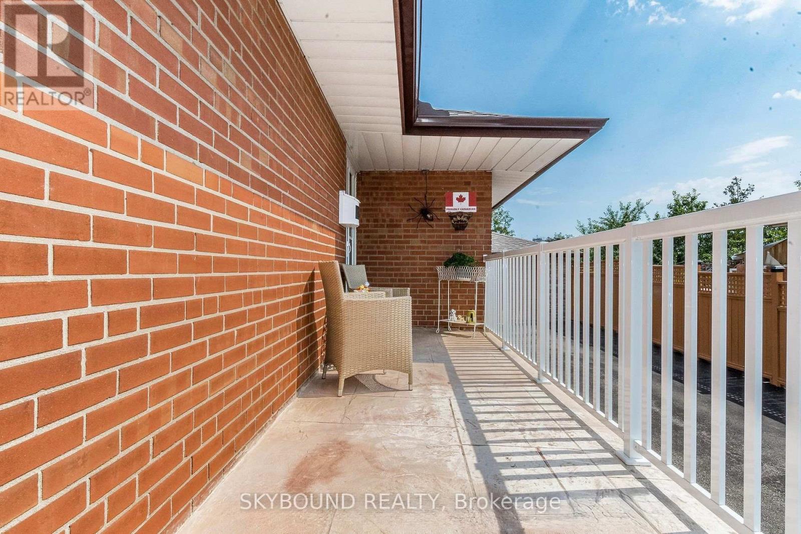 33 Bradstock Road S, Toronto (Humbermede), Ontario  M9M 1M9 - Photo 5 - W12814134