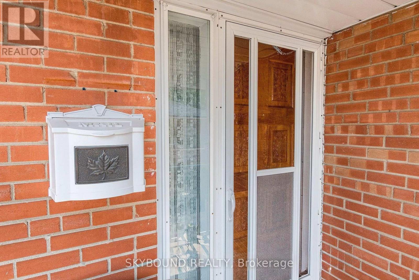 33 Bradstock Road S, Toronto (Humbermede), Ontario  M9M 1M9 - Photo 6 - W12814134