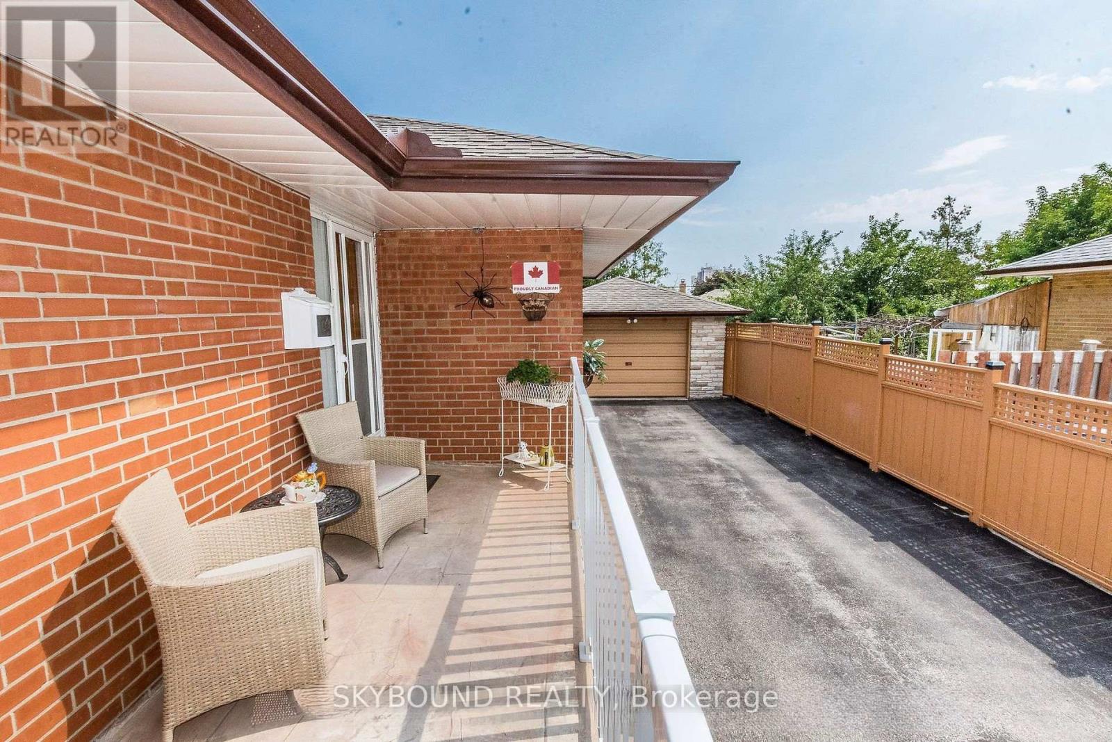 33 Bradstock Road S, Toronto (Humbermede), Ontario  M9M 1M9 - Photo 7 - W12814134