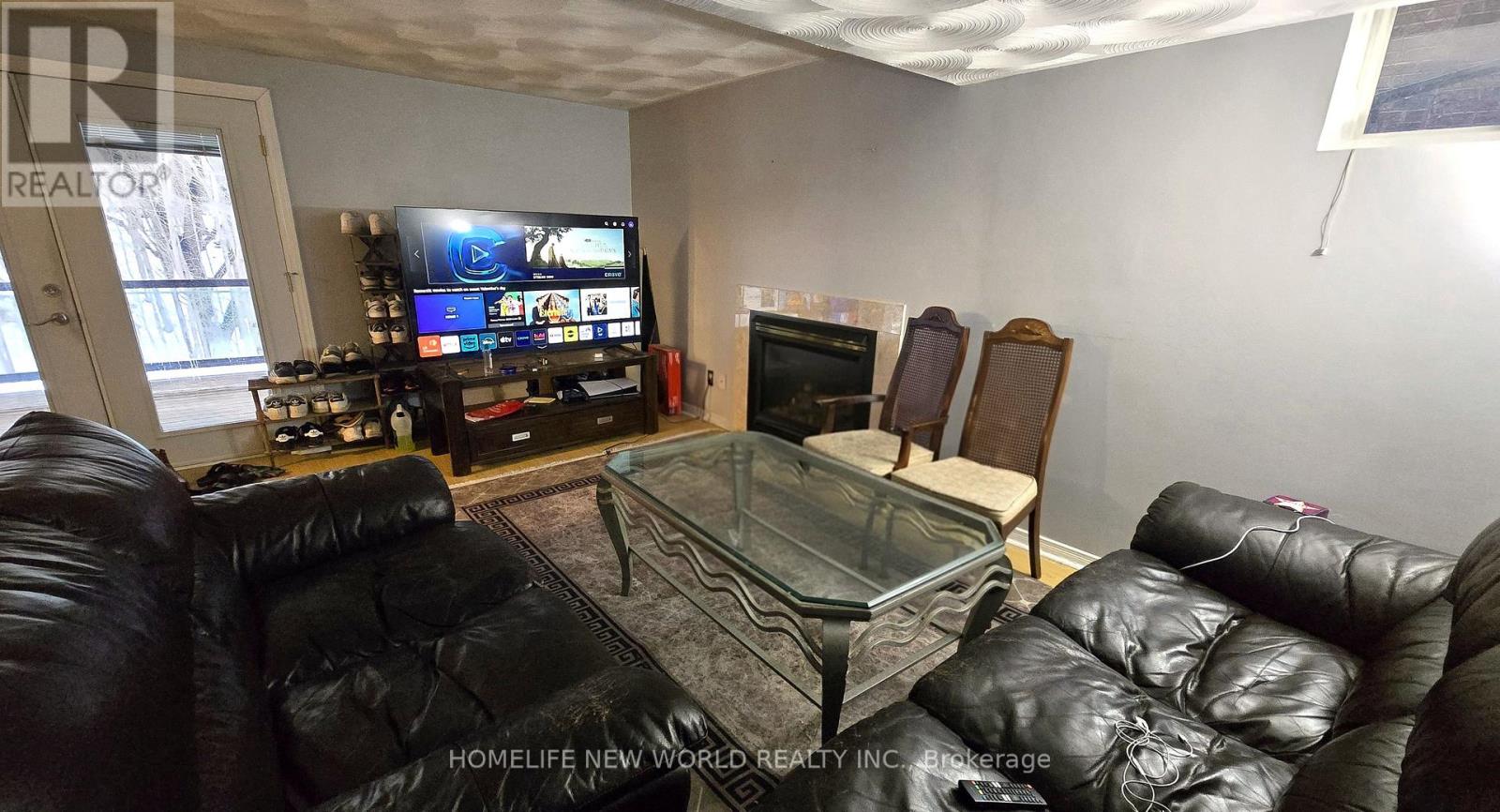 122 Stilecroft Drive, Toronto, Ontario  M3J 1A9 - Photo 2 - W12814150