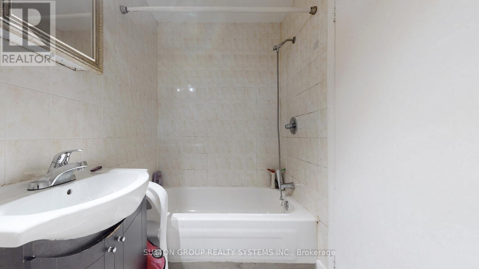 337 Perth Avenue, Toronto, Ontario  M6P 3X9 - Photo 10 - W12814166