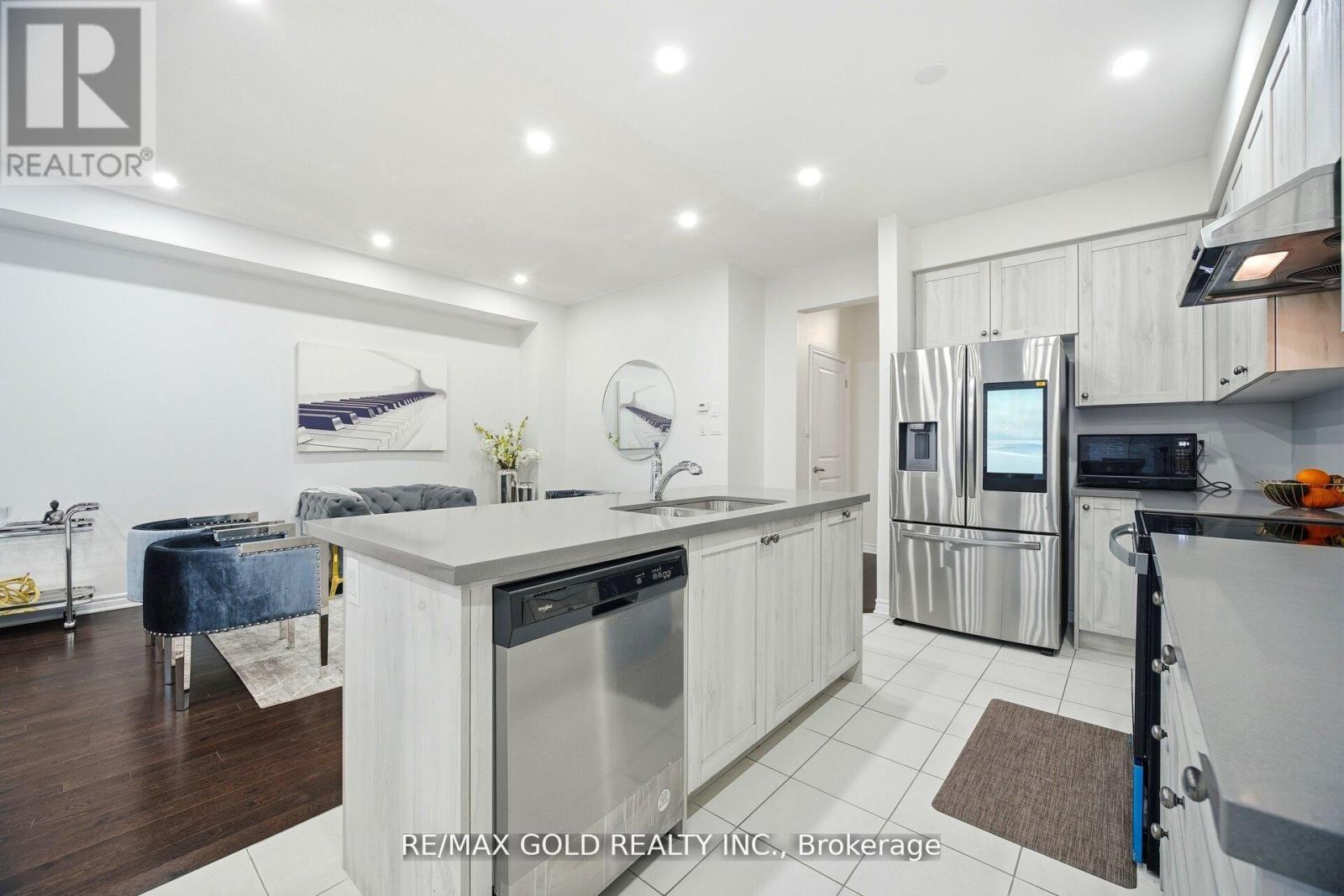 15 Spinland Street, Caledon, Ontario  L7C 4K4 - Photo 8 - W12814168