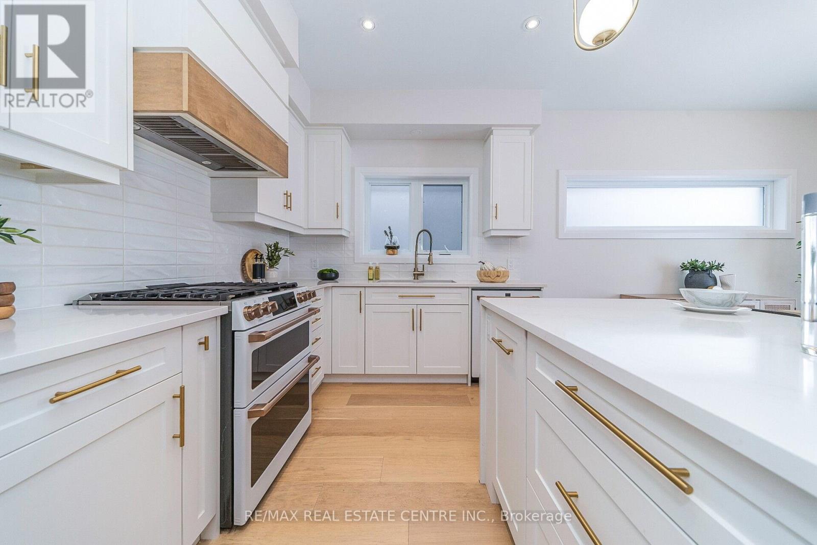 223 Otterbein Road, Kitchener, Ontario  N2B 0A8 - Photo 11 - X12814158