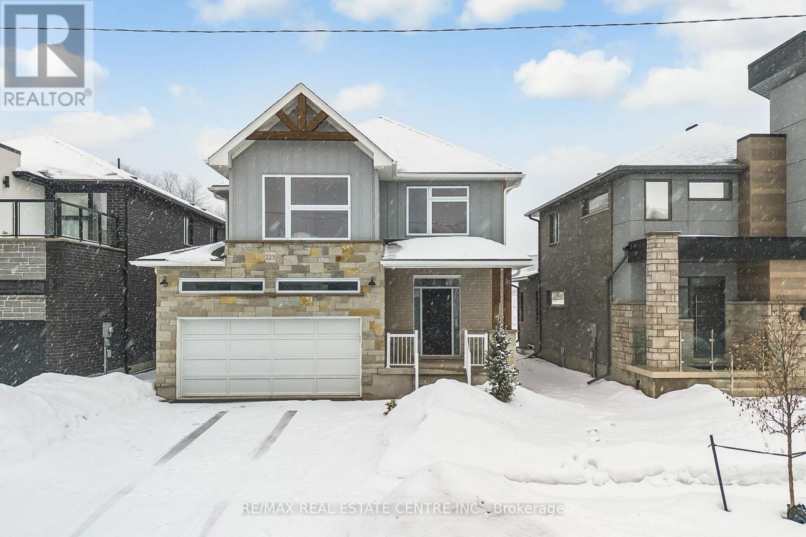 223 Otterbein Road, Kitchener, Ontario  N2B 0A8 - Photo 2 - X12814158