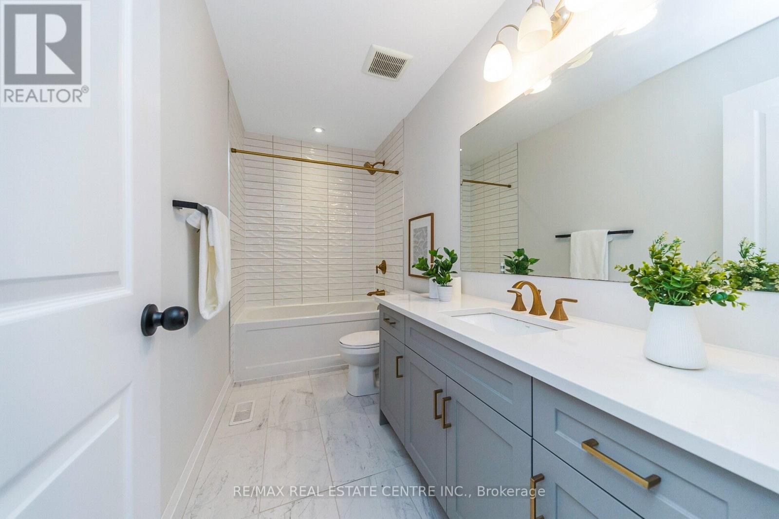 223 Otterbein Road, Kitchener, Ontario  N2B 0A8 - Photo 23 - X12814158