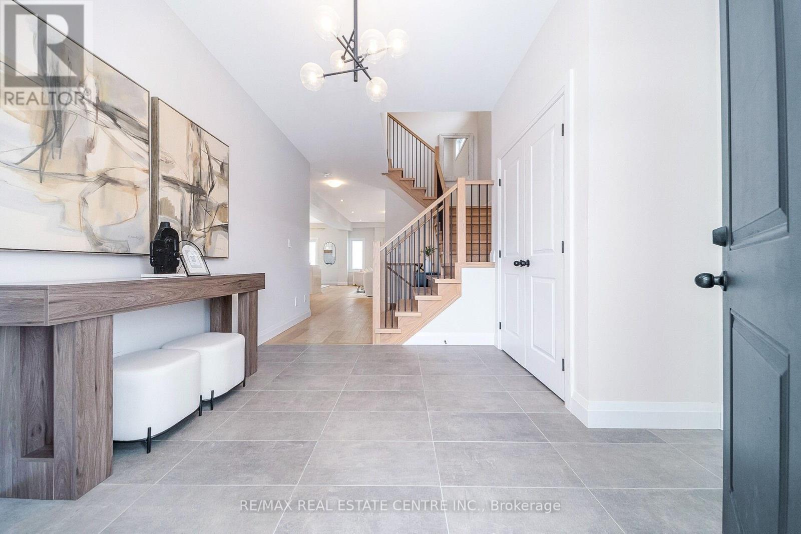 223 Otterbein Road, Kitchener, Ontario  N2B 0A8 - Photo 3 - X12814158