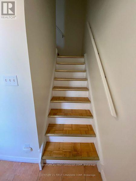 1401 Wonderland Road N, London North, Ontario  N6G 2C2 - Photo 2 - X12814234