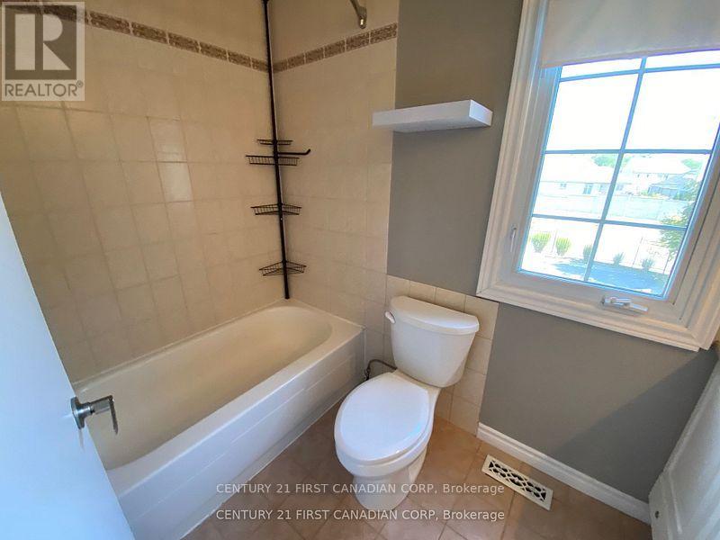 1401 Wonderland Road N, London North, Ontario  N6G 2C2 - Photo 3 - X12814234