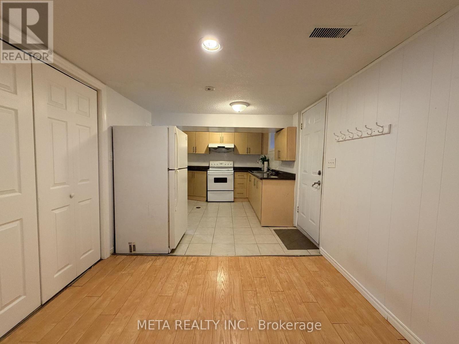 Lower - 313 Rossland Road W, Whitby, Ontario  L1N 3H8 - Photo 9 - E12814226