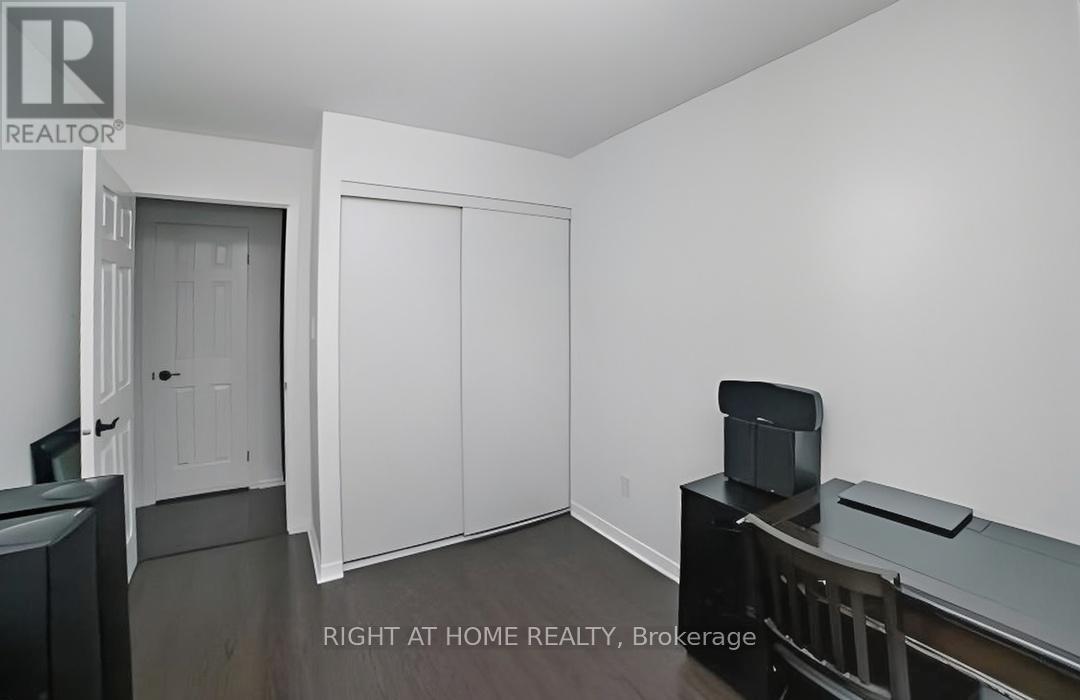 305 - 91 Aspen Springs Drive, Clarington, Ontario  L1C 5J9 - Photo 11 - E12814266