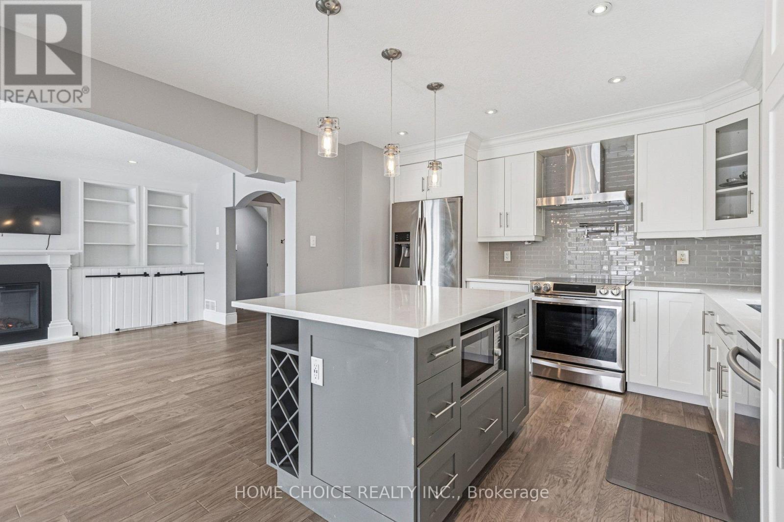 303 Hillcroft Court, Waterloo, Ontario  N2T 2Z9 - Photo 3 - X12814268