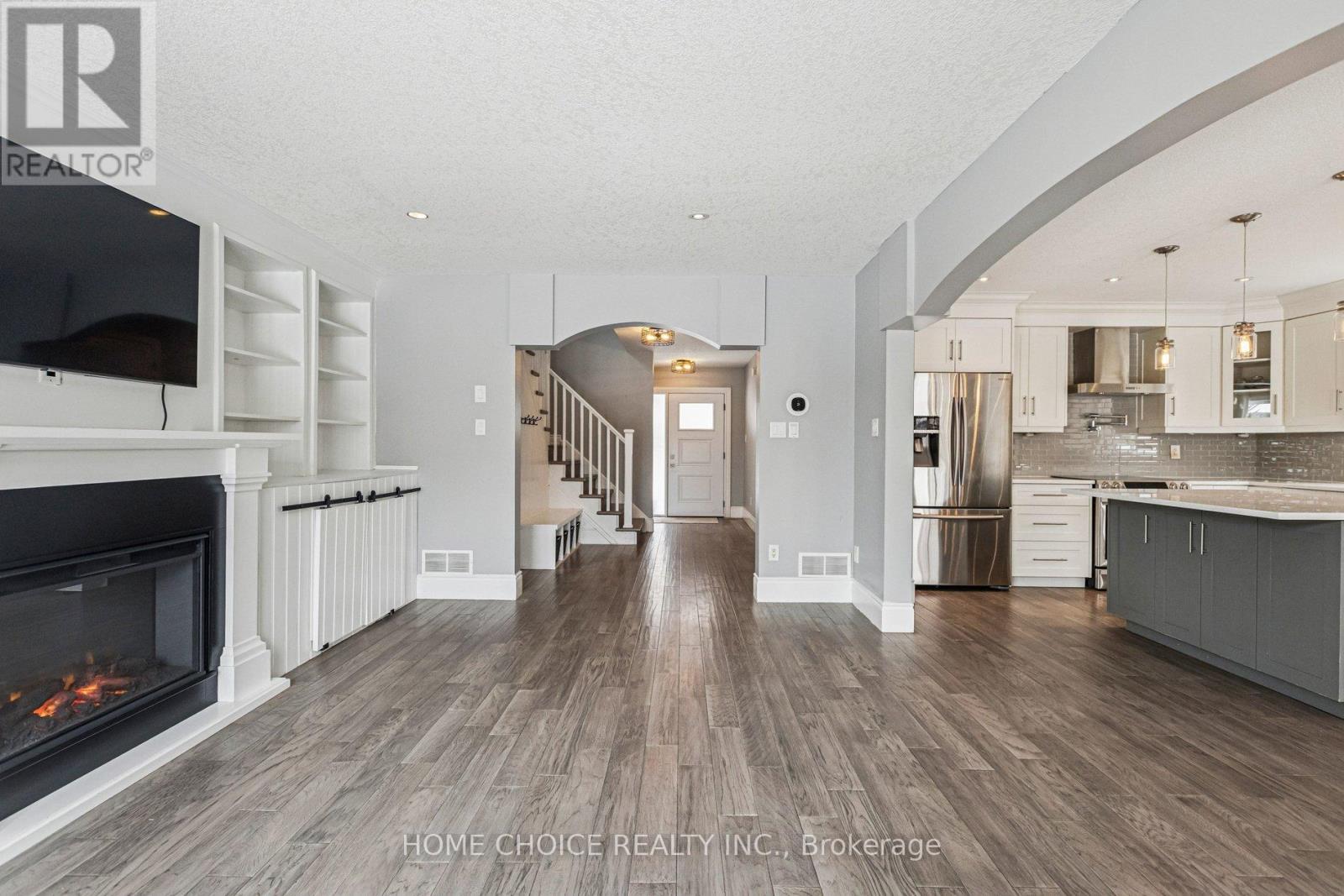 303 Hillcroft Court, Waterloo, Ontario  N2T 2Z9 - Photo 4 - X12814268