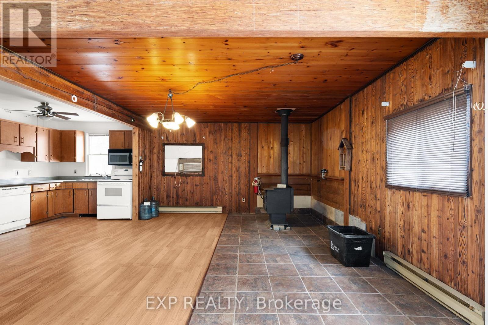 8511 Small Lane, Adjala-Tosorontio, Ontario  L0G 1L0 - Photo 8 - N12814270