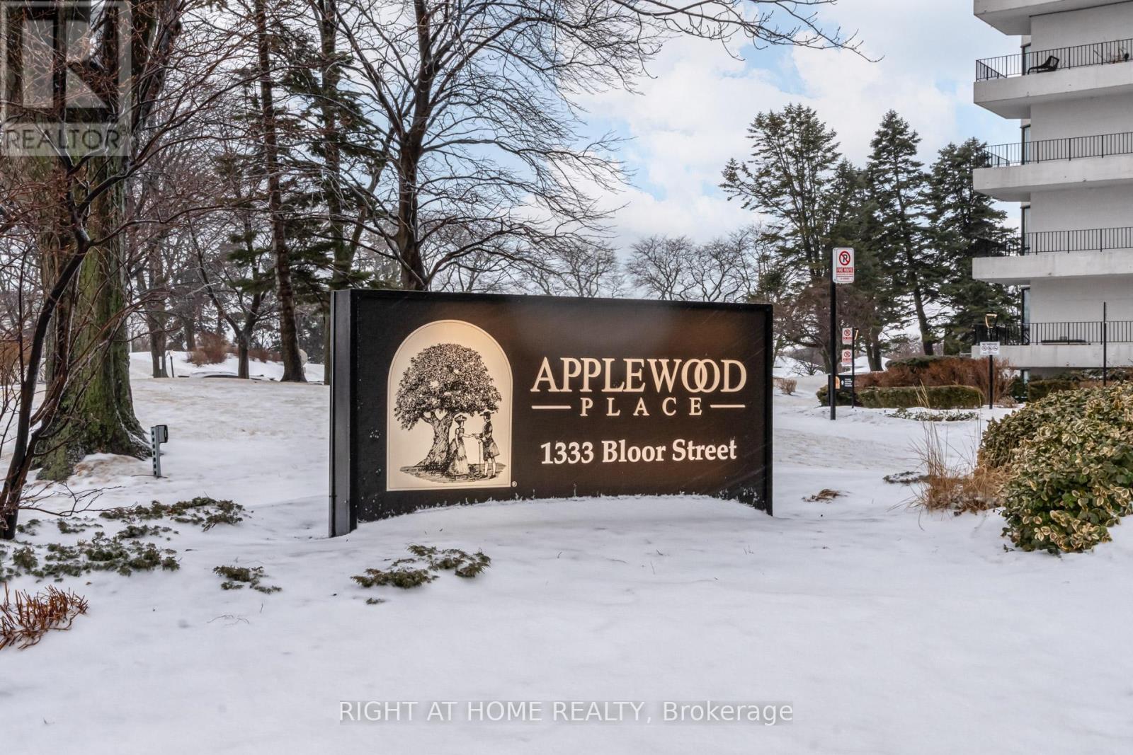 606 - 1333 Bloor Street, Mississauga, Ontario  L4Y 3T6 - Photo 3 - W12804408