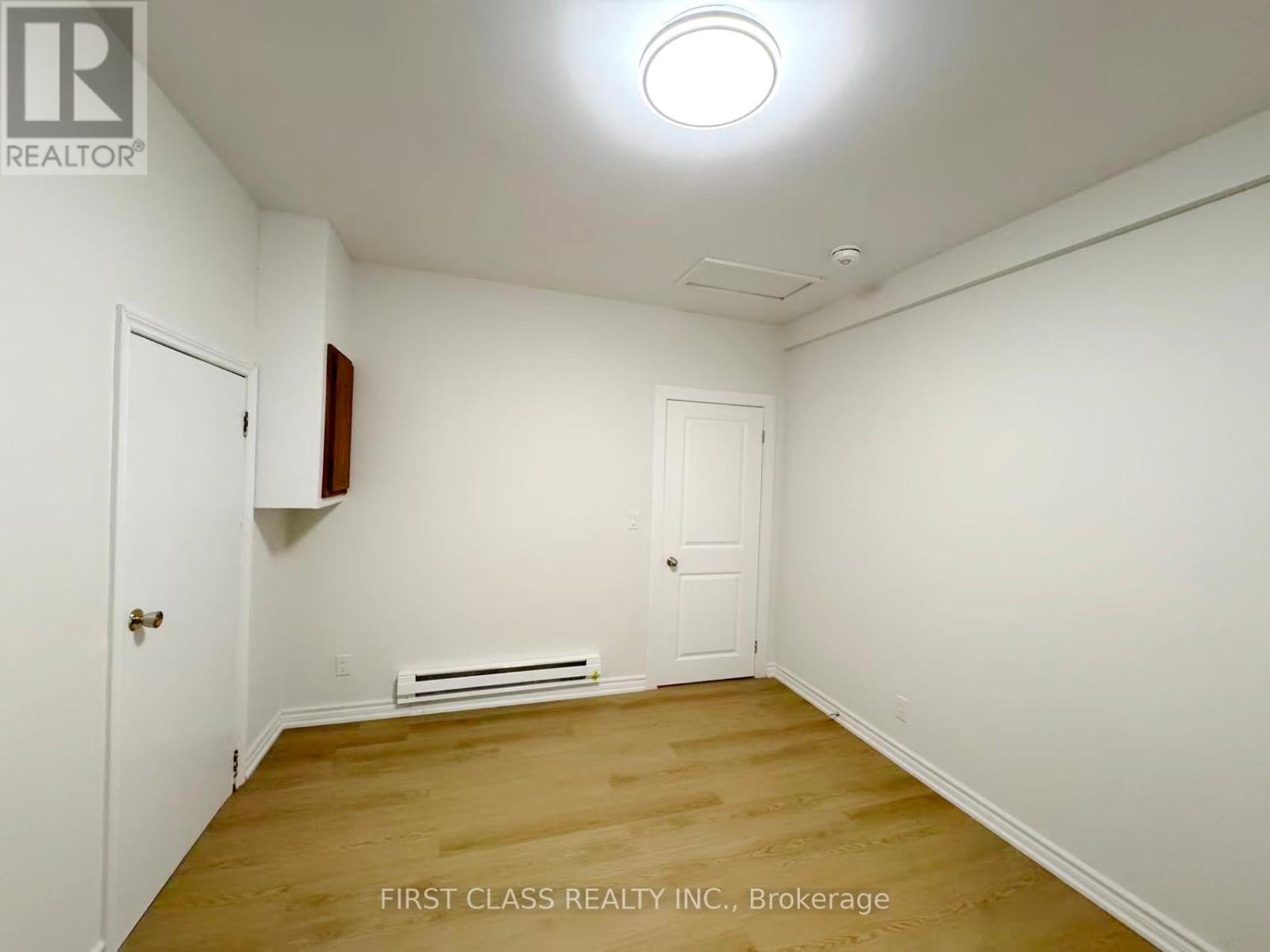 Main - 741 Proctor Road, Burlington, Ontario  L7R 3E5 - Photo 18 - W12814276