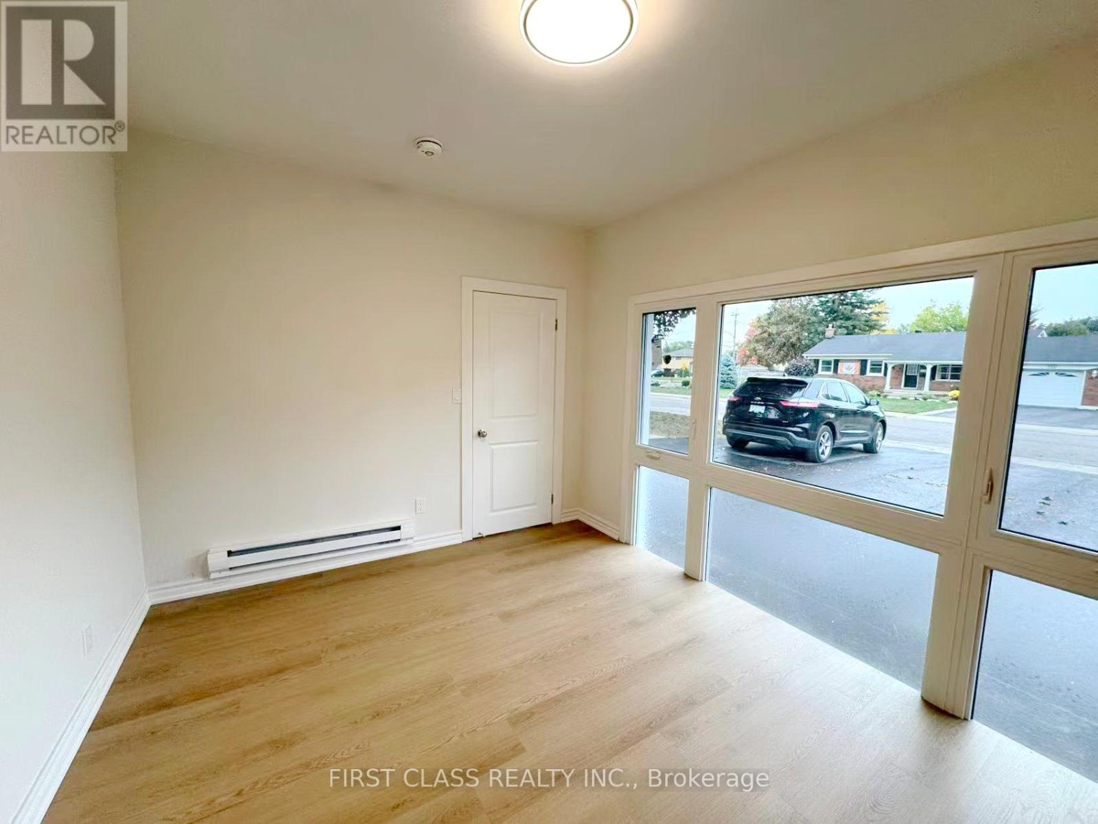 Main - 741 Proctor Road, Burlington, Ontario  L7R 3E5 - Photo 24 - W12814276