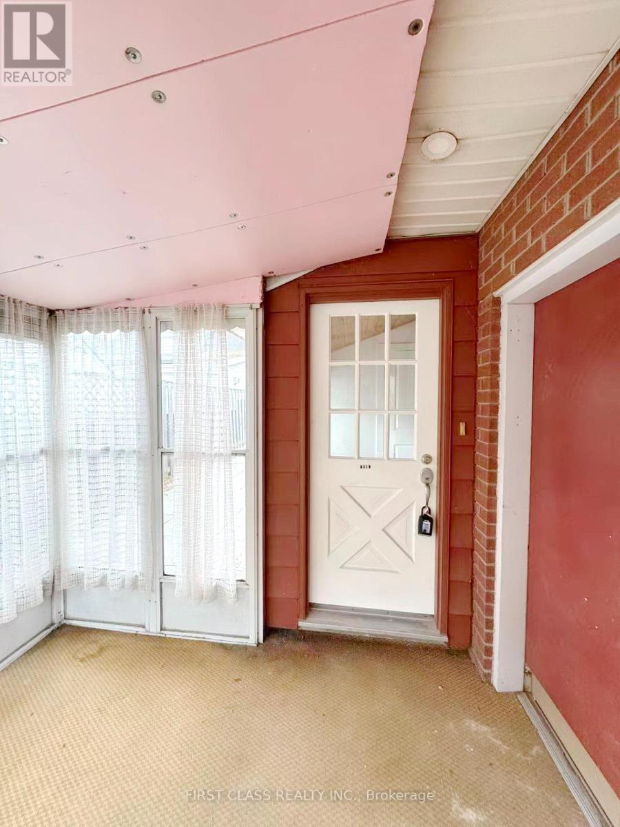 Main - 741 Proctor Road, Burlington, Ontario  L7R 3E5 - Photo 5 - W12814276