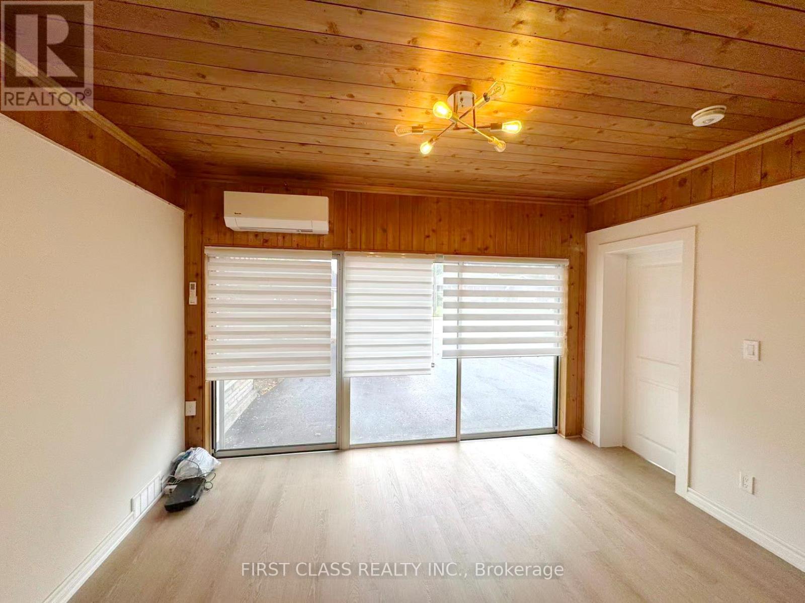 Main - 741 Proctor Road, Burlington, Ontario  L7R 3E5 - Photo 7 - W12814276