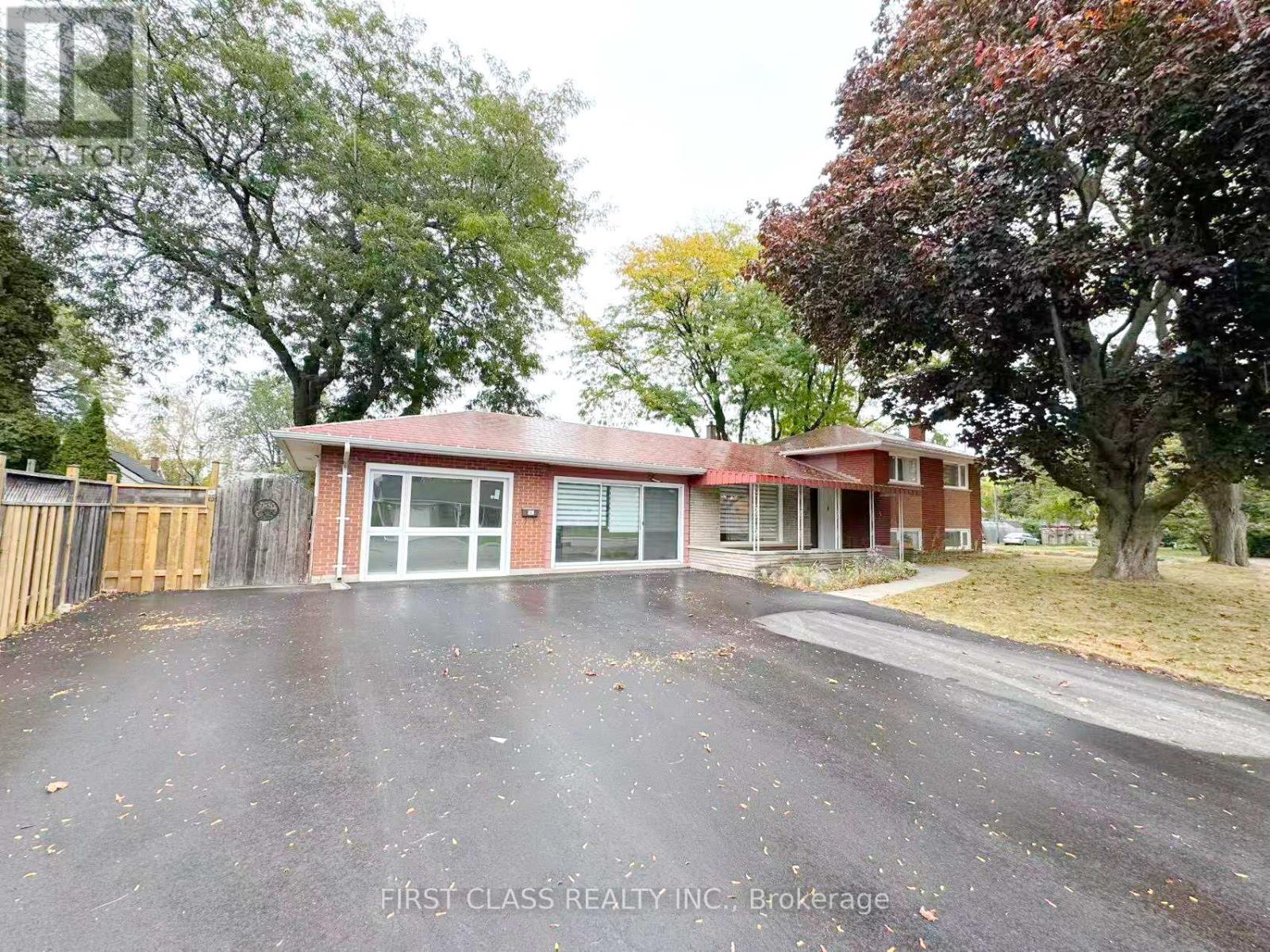 UPPER - 741 PROCTOR ROAD, Burlington, Ontario