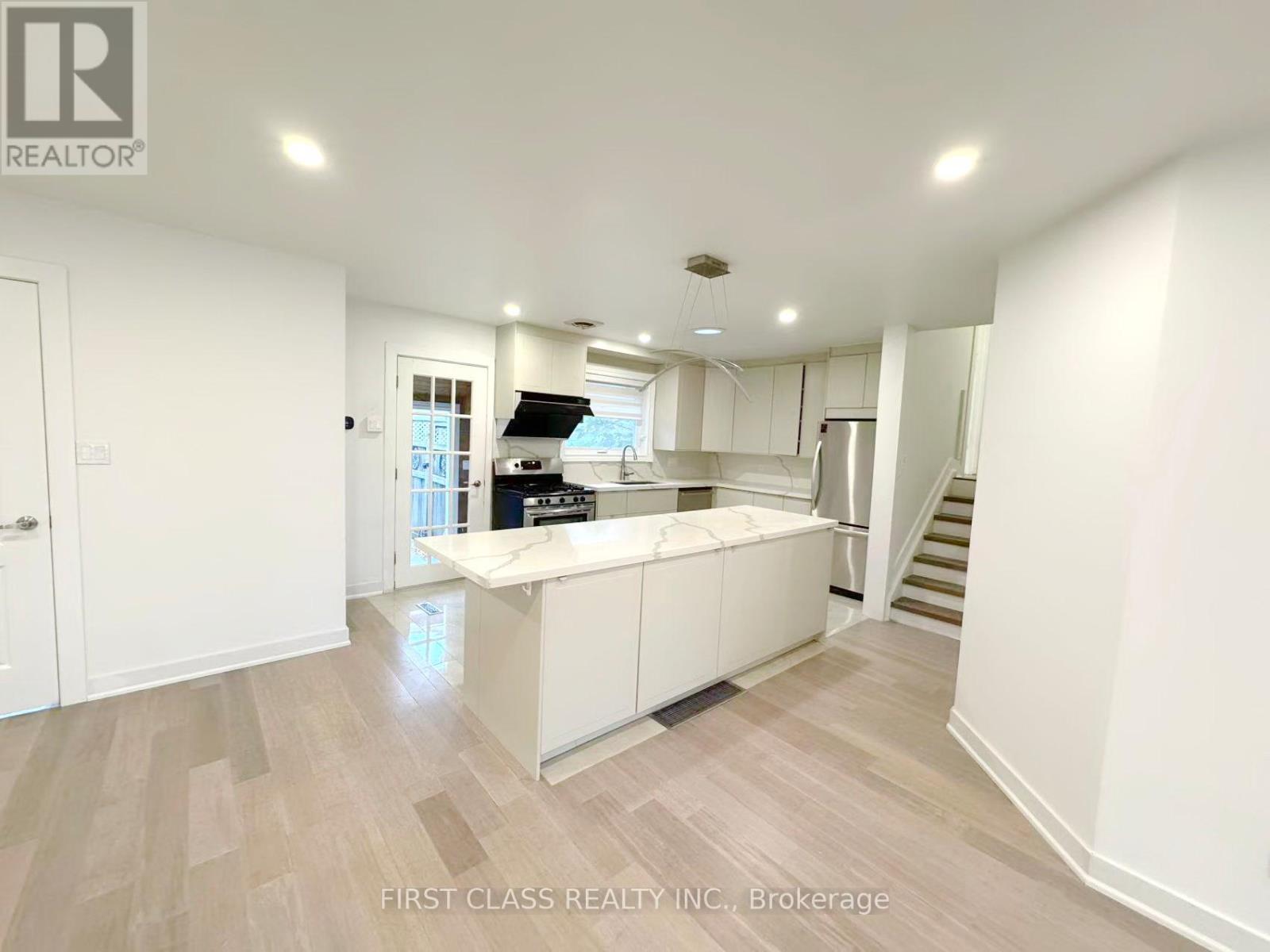 Upper - 741 Proctor Road, Burlington, Ontario  L7R 3E5 - Photo 10 - W12814284