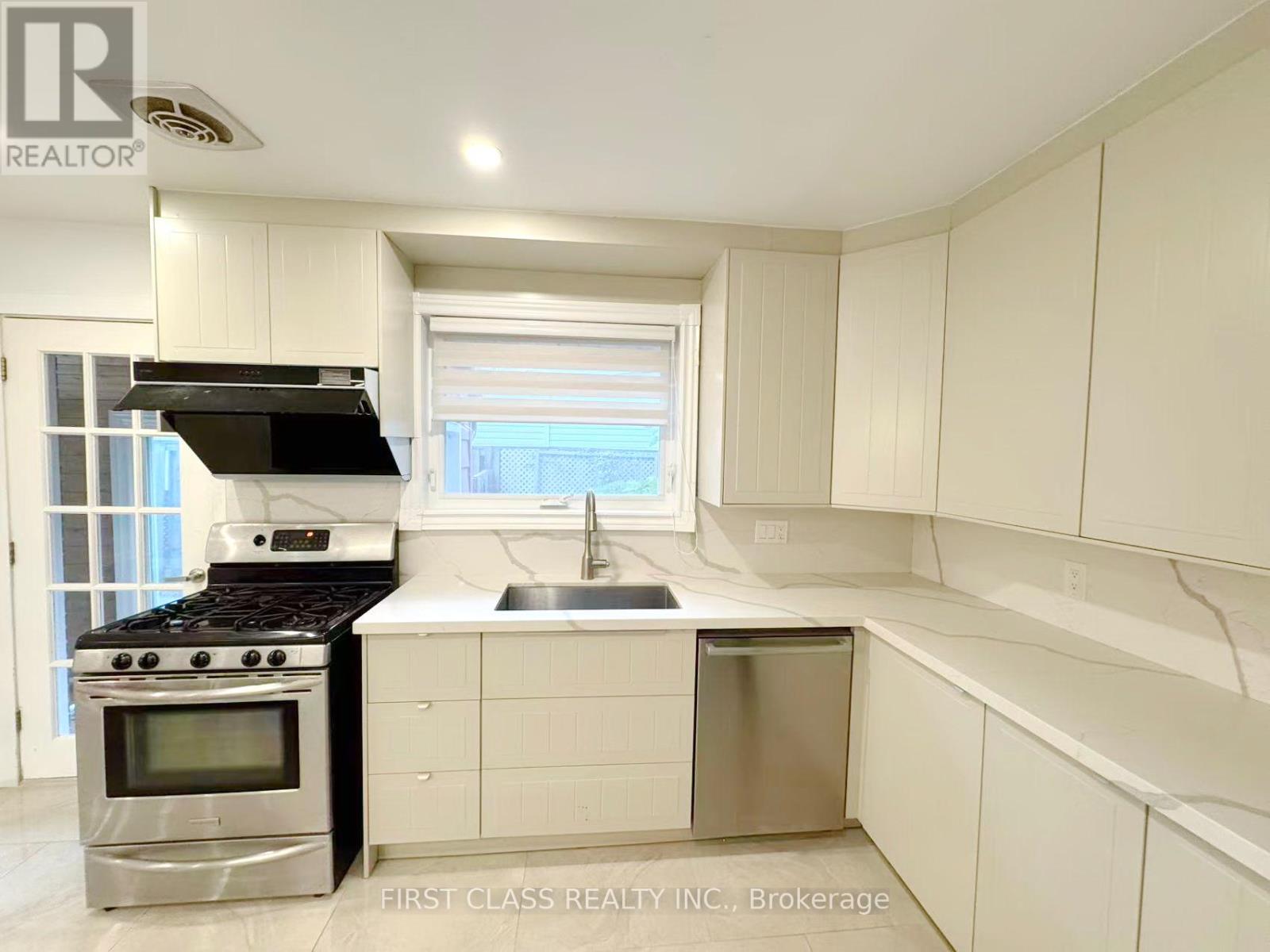 Upper - 741 Proctor Road, Burlington, Ontario  L7R 3E5 - Photo 11 - W12814284