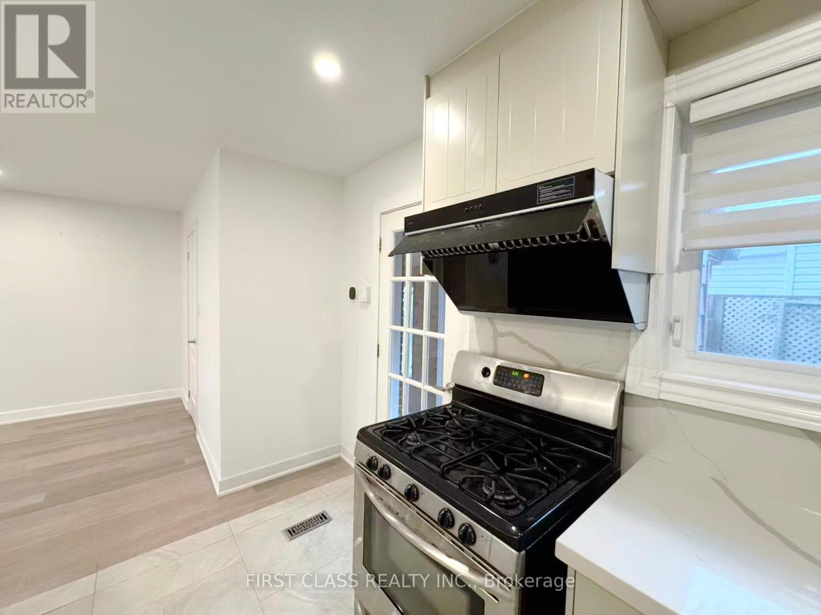 Upper - 741 Proctor Road, Burlington, Ontario  L7R 3E5 - Photo 12 - W12814284