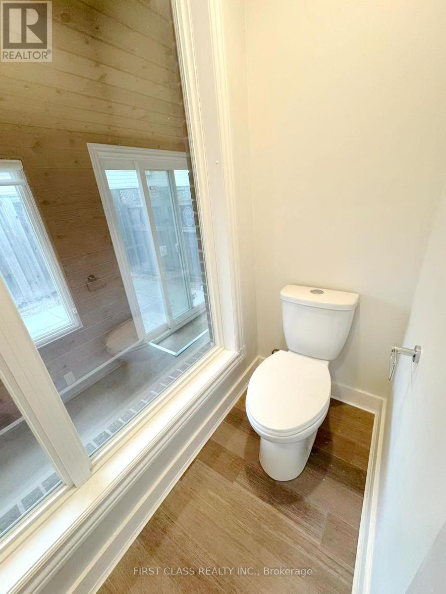 Upper - 741 Proctor Road, Burlington, Ontario  L7R 3E5 - Photo 13 - W12814284