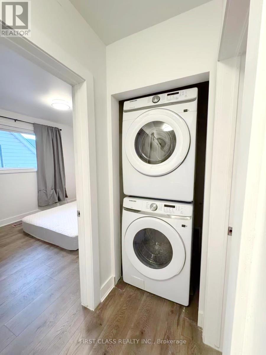 Upper - 741 Proctor Road, Burlington, Ontario  L7R 3E5 - Photo 16 - W12814284