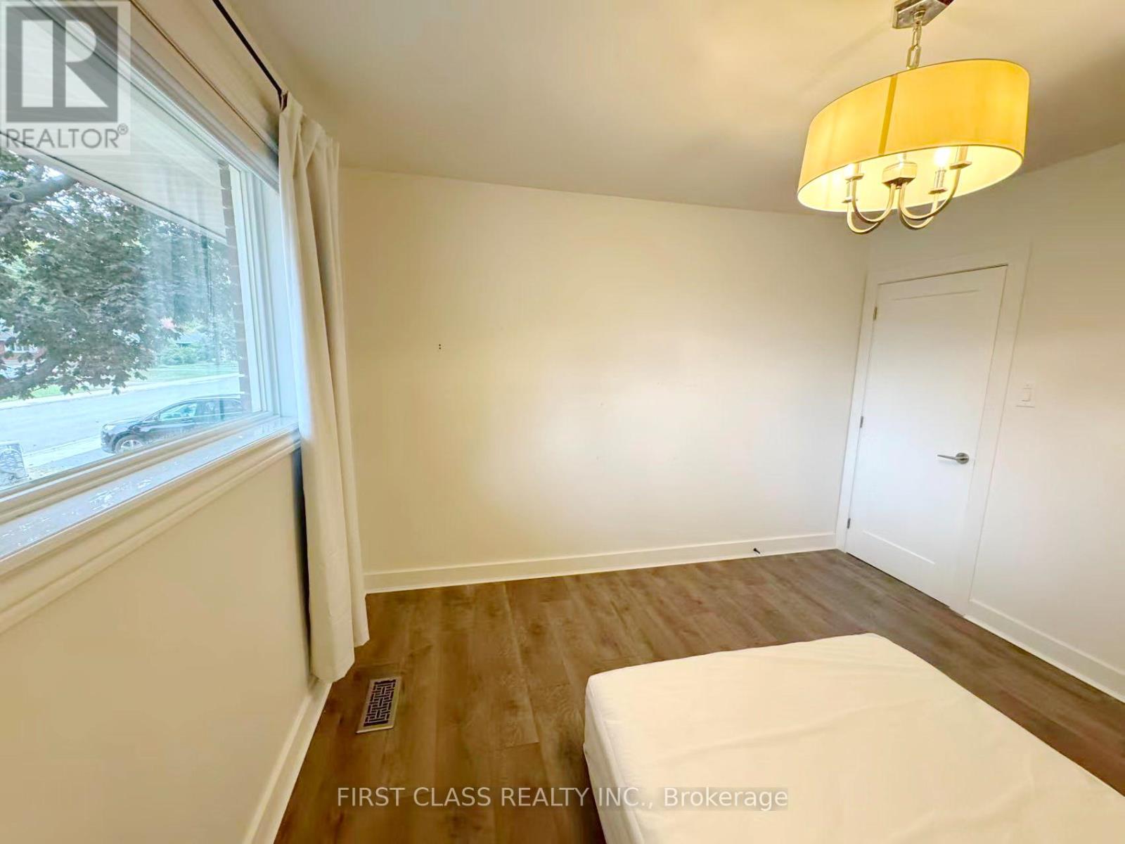 Upper - 741 Proctor Road, Burlington, Ontario  L7R 3E5 - Photo 24 - W12814284