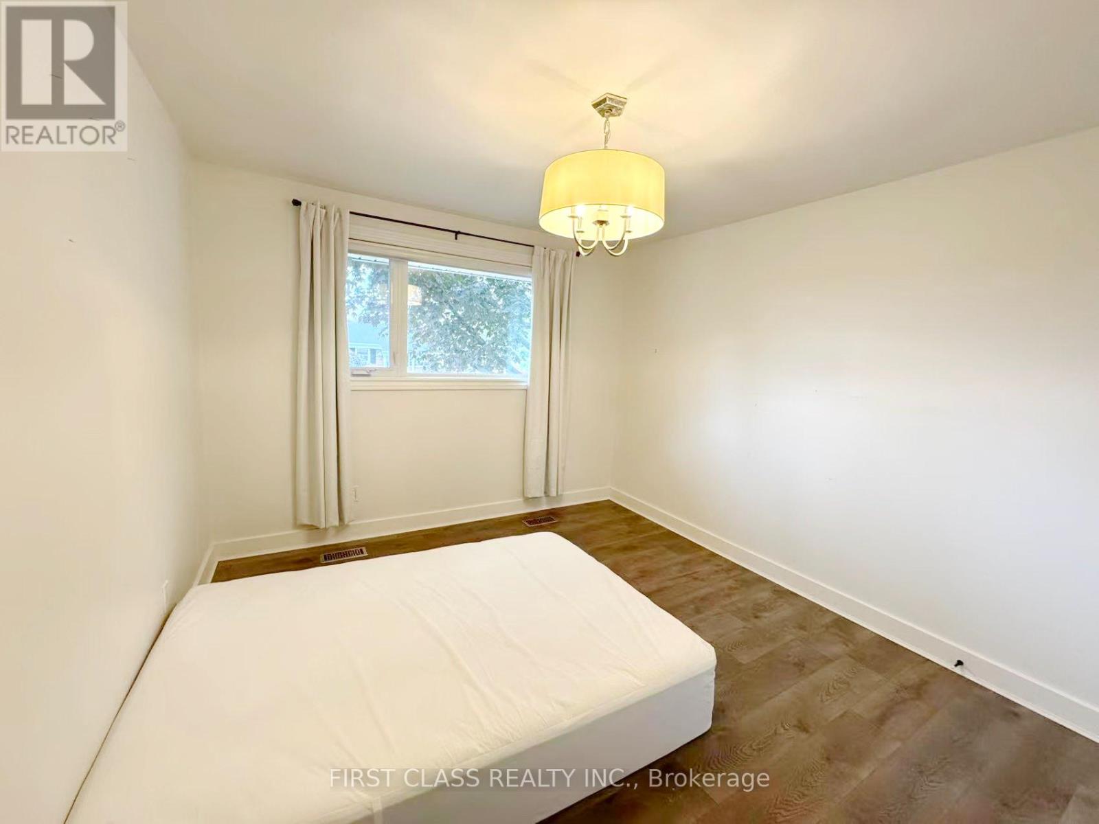 Upper - 741 Proctor Road, Burlington, Ontario  L7R 3E5 - Photo 25 - W12814284