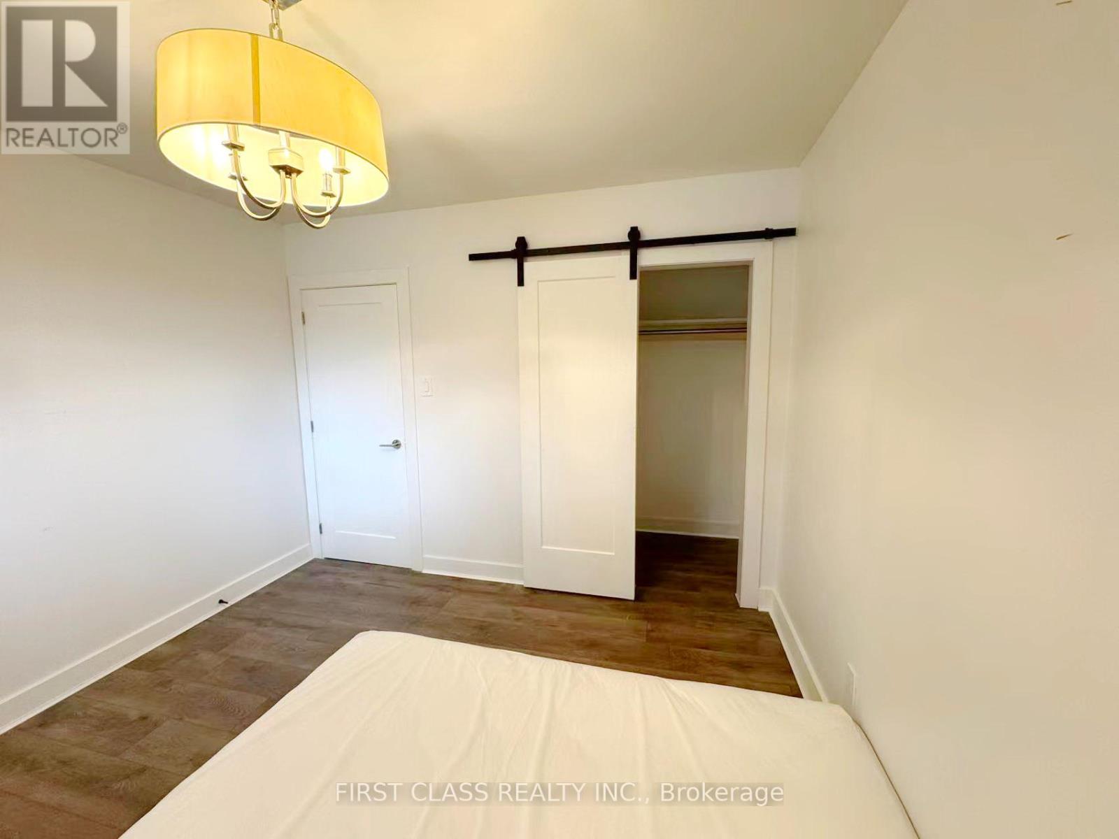 Upper - 741 Proctor Road, Burlington, Ontario  L7R 3E5 - Photo 27 - W12814284