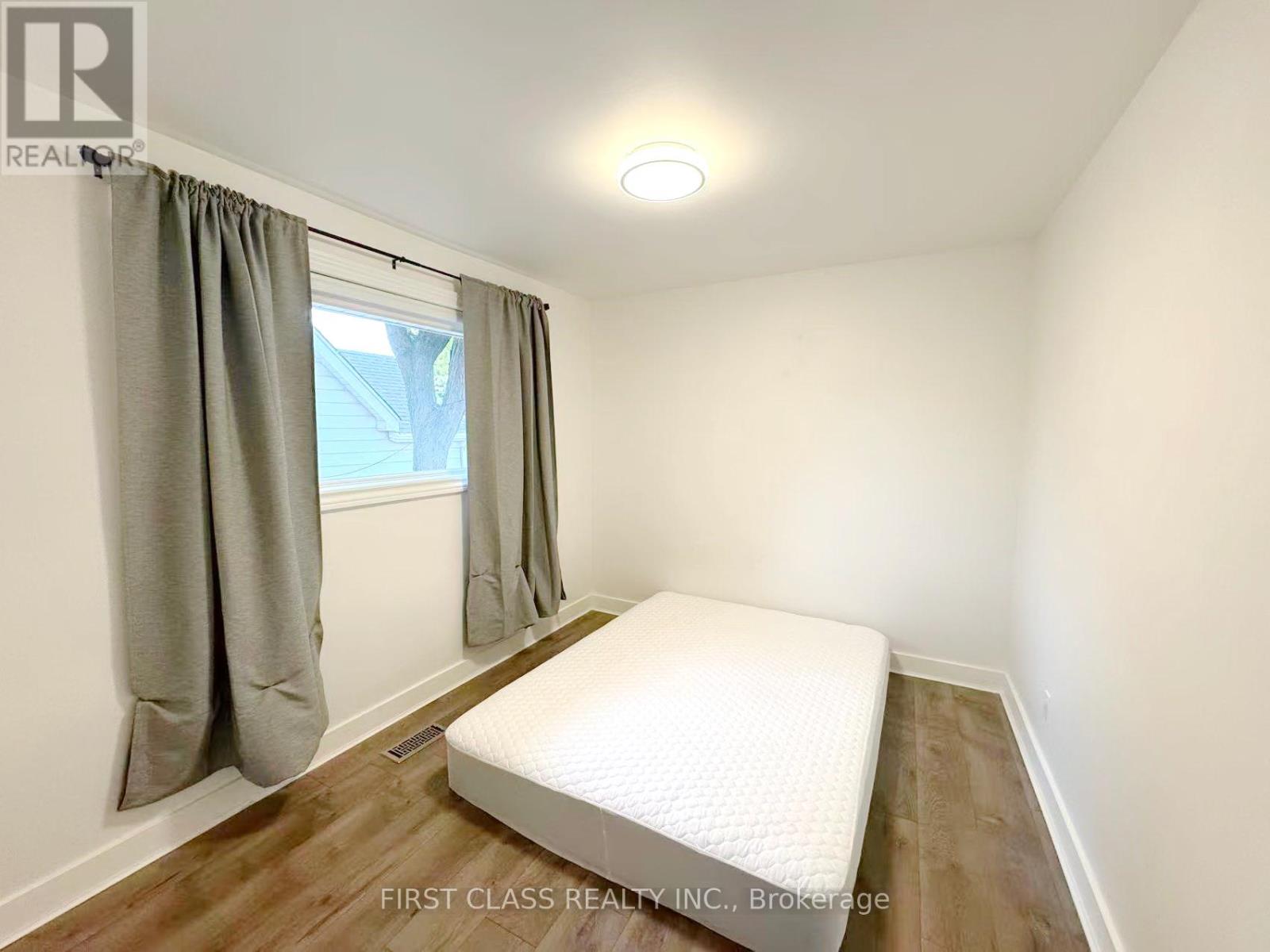 Upper - 741 Proctor Road, Burlington, Ontario  L7R 3E5 - Photo 29 - W12814284