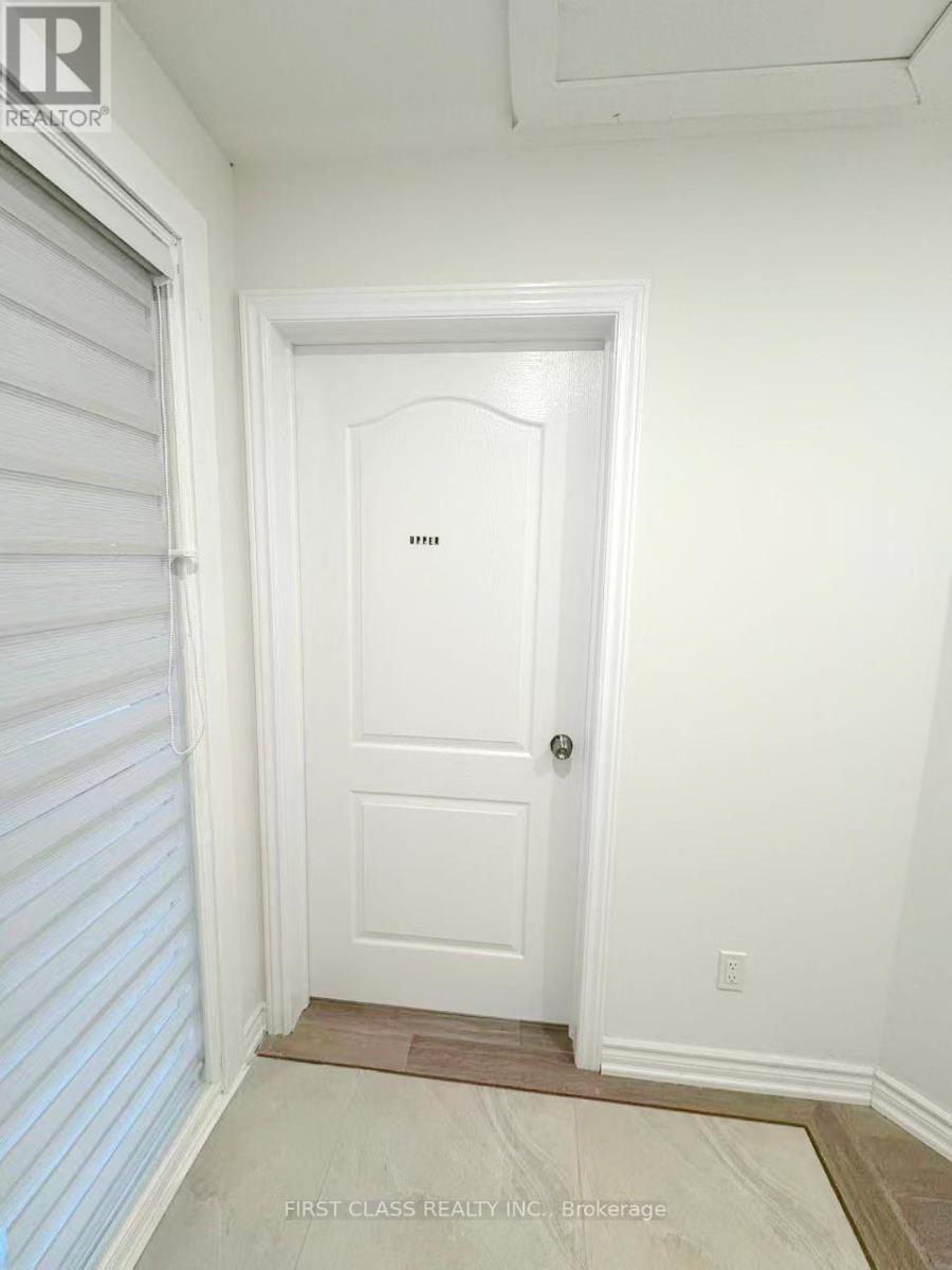 Upper - 741 Proctor Road, Burlington, Ontario  L7R 3E5 - Photo 3 - W12814284