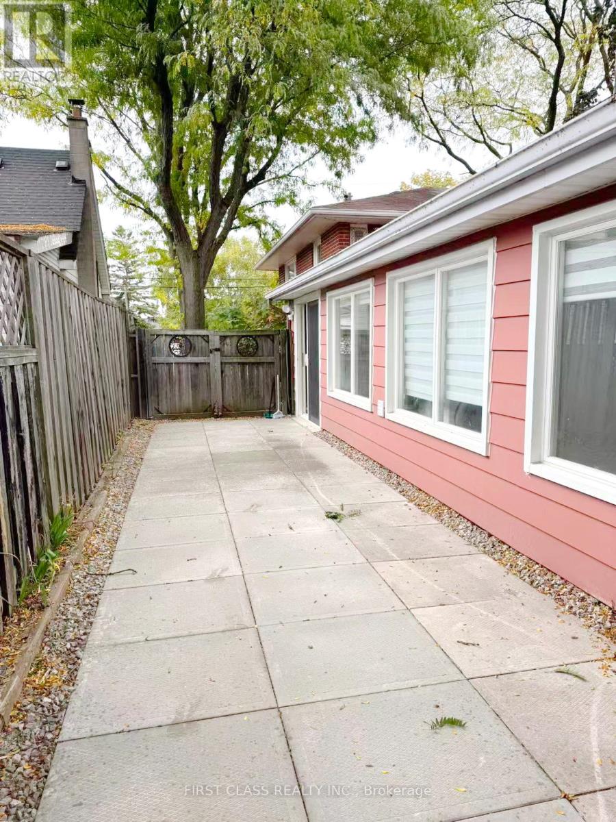 Upper - 741 Proctor Road, Burlington, Ontario  L7R 3E5 - Photo 32 - W12814284