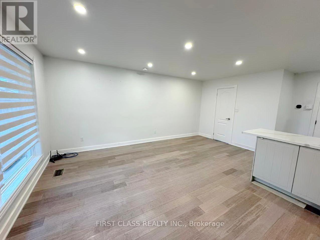 Upper - 741 Proctor Road, Burlington, Ontario  L7R 3E5 - Photo 5 - W12814284