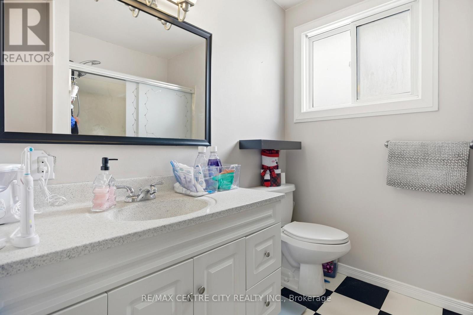 19 Rosemount Crescent, St. Thomas, Ontario  N5P 2J2 - Photo 12 - X12798914