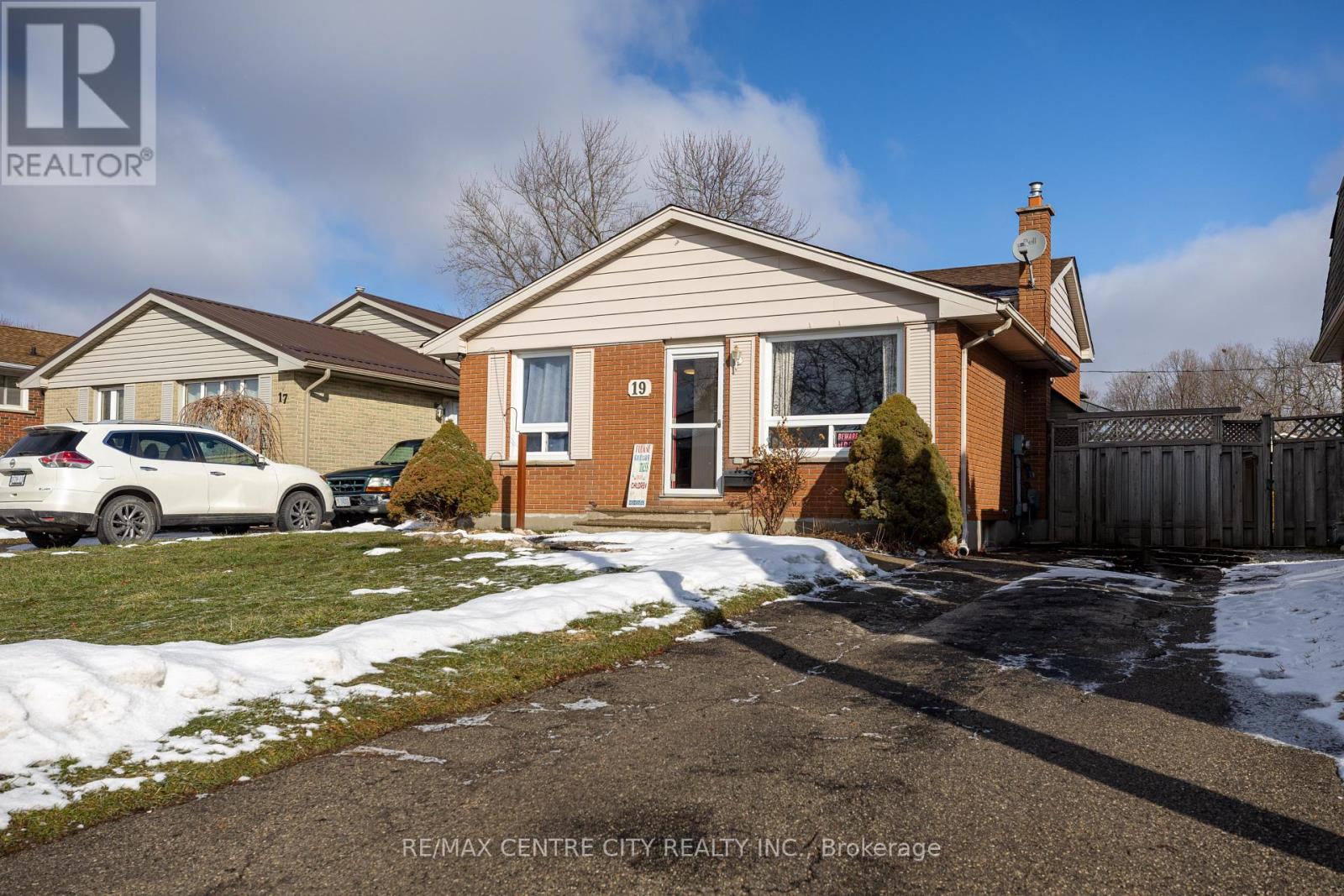 19 Rosemount Crescent, St. Thomas, Ontario  N5P 2J2 - Photo 2 - X12798914