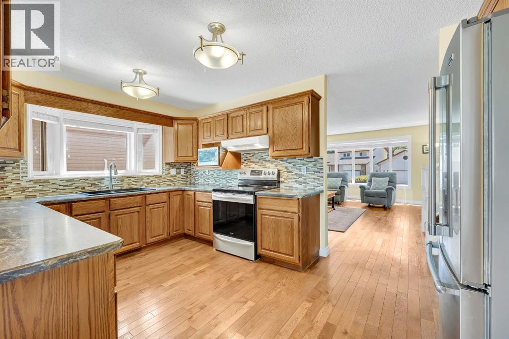 32 Rideau Close Sw, Airdrie, Alberta  T4B 1A6 - Photo 7 - A2283266