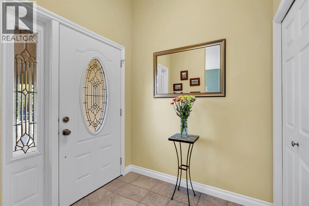 32 Rideau Close Sw, Airdrie, Alberta  T4B 1A6 - Photo 2 - A2283266