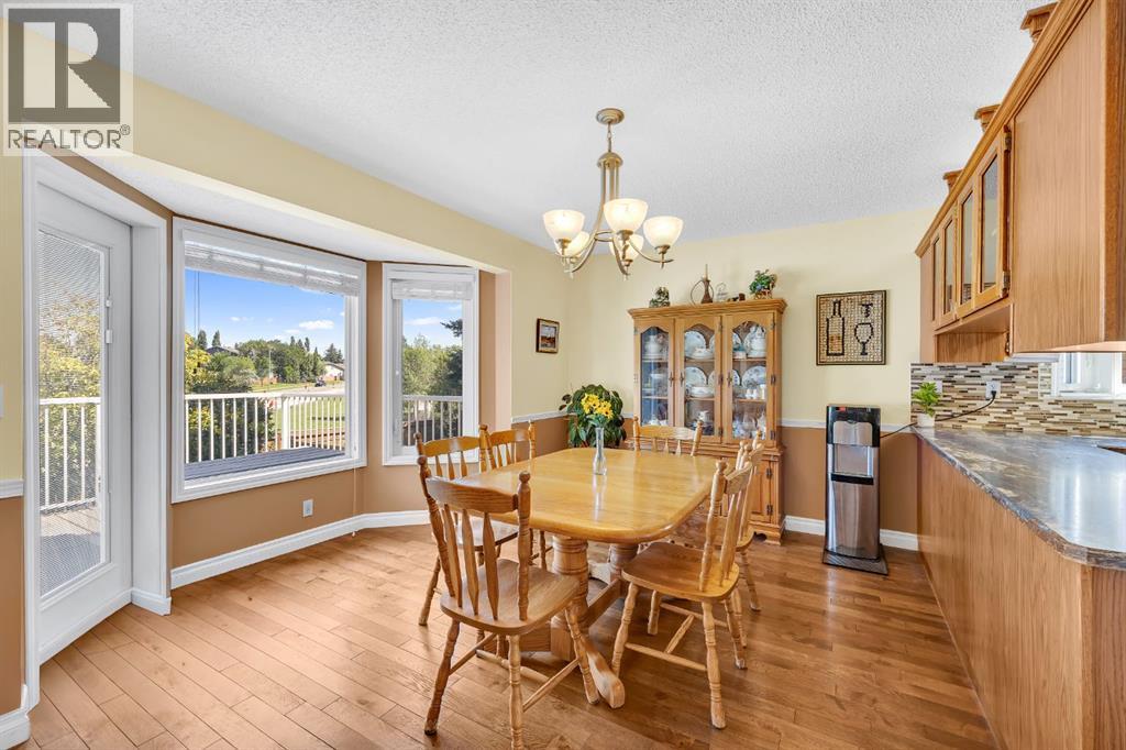 32 Rideau Close Sw, Airdrie, Alberta  T4B 1A6 - Photo 11 - A2283266